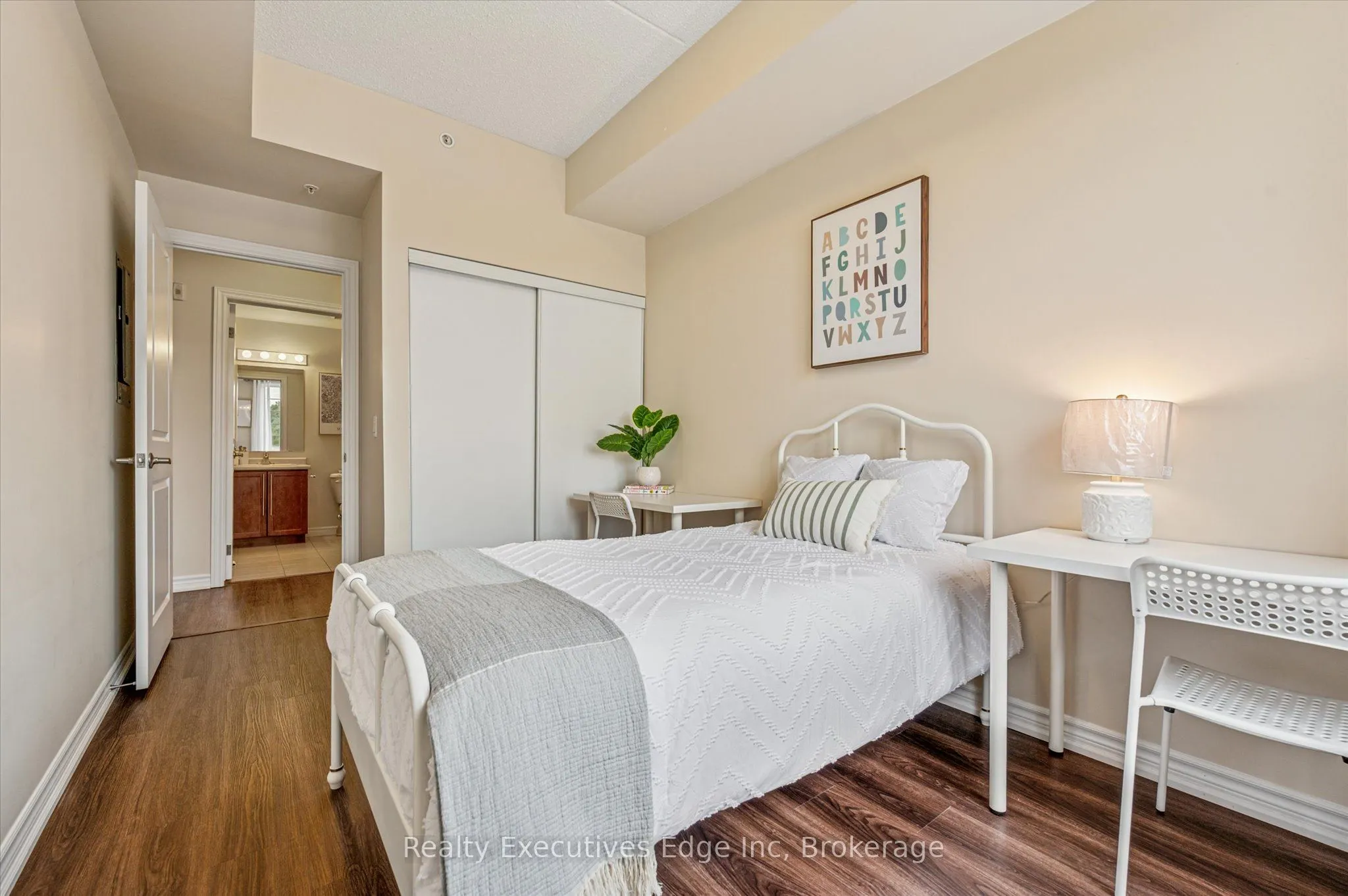 1077 Gordon Street, #323