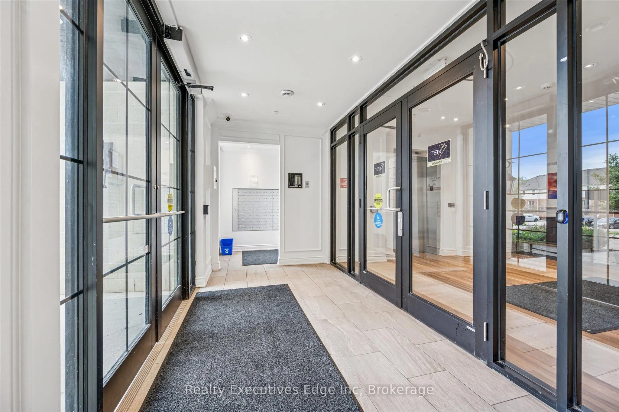 1077 Gordon Street, #323