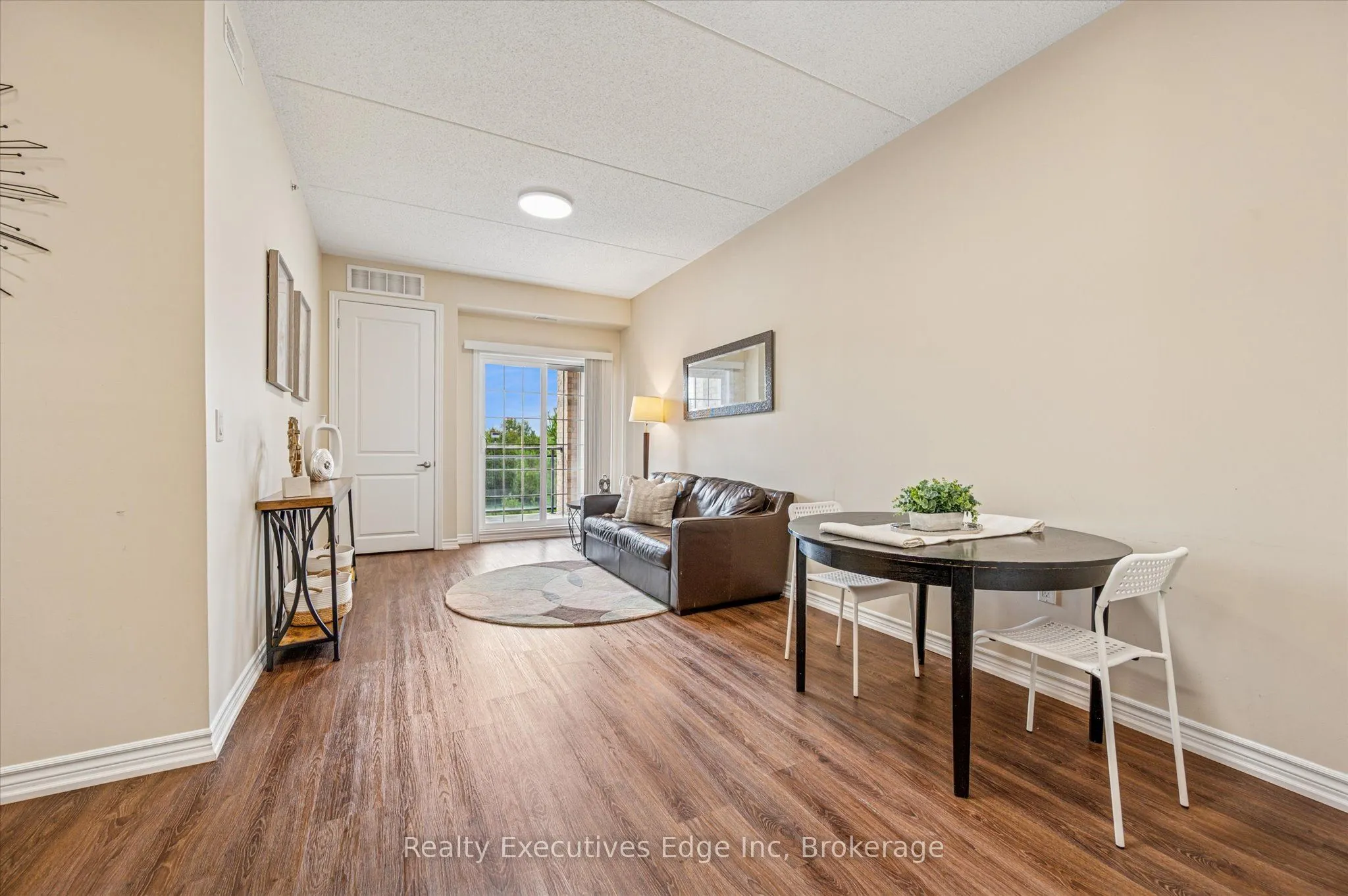 1077 Gordon Street, #323