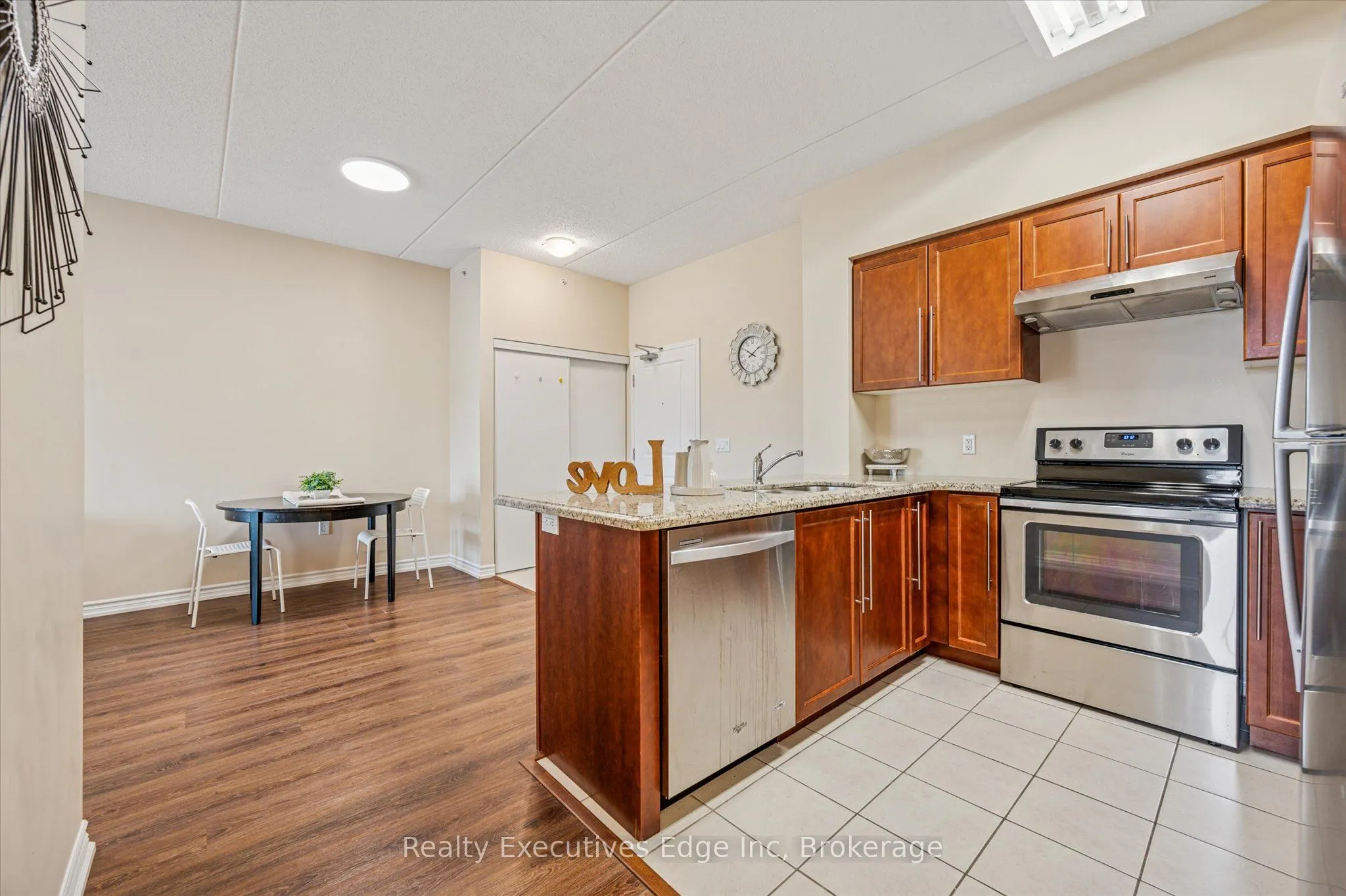 1077 Gordon Street, #323