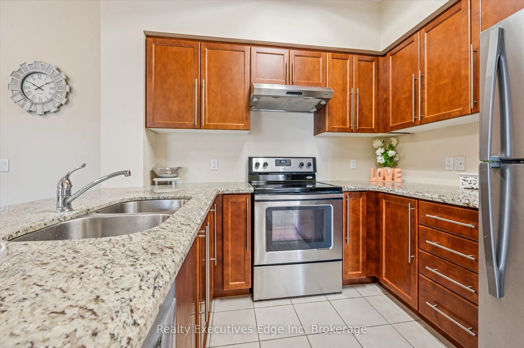 1077 Gordon Street, #323