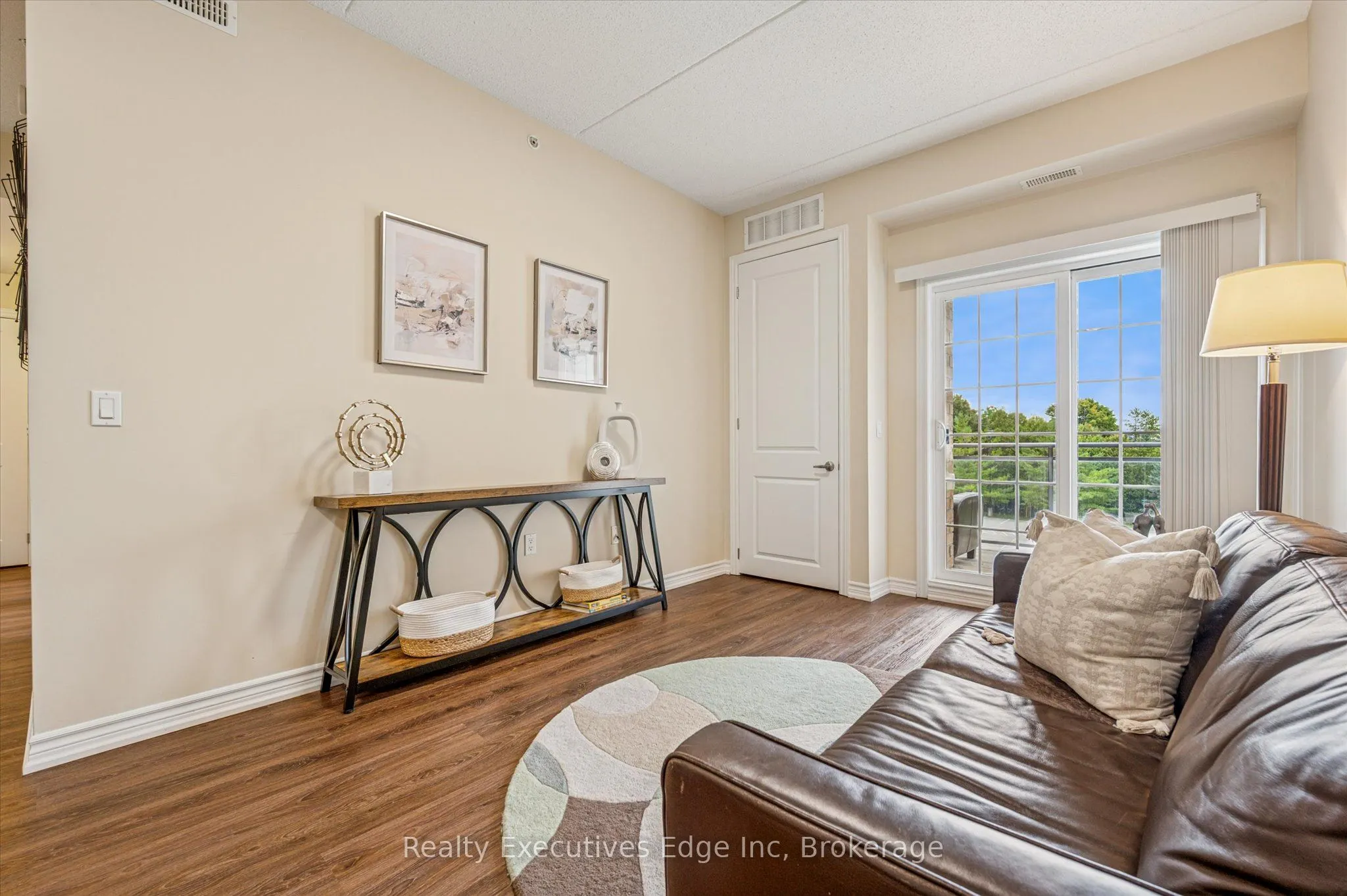 1077 Gordon Street, #323