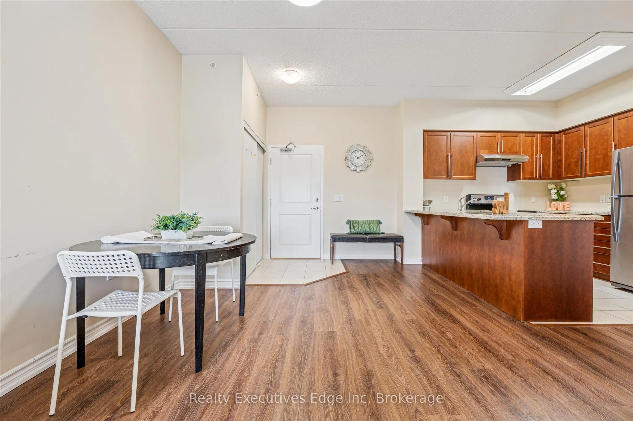 1077 Gordon Street, #323