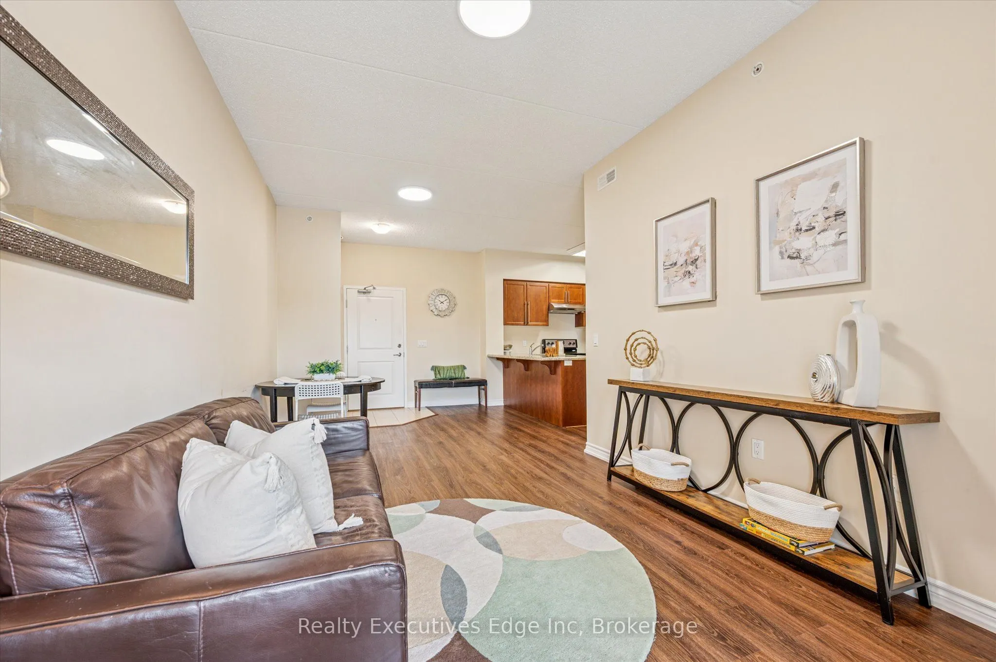 1077 Gordon Street, #323