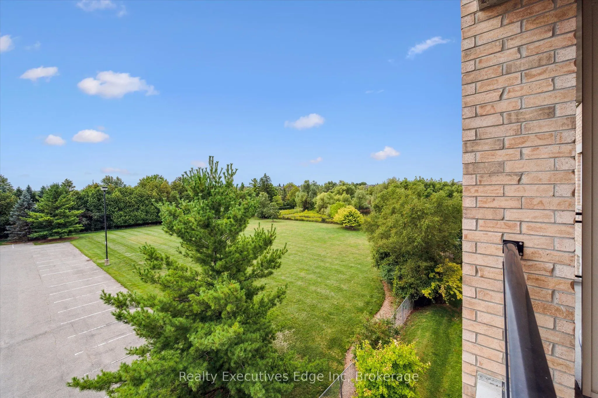 1077 Gordon Street, #323