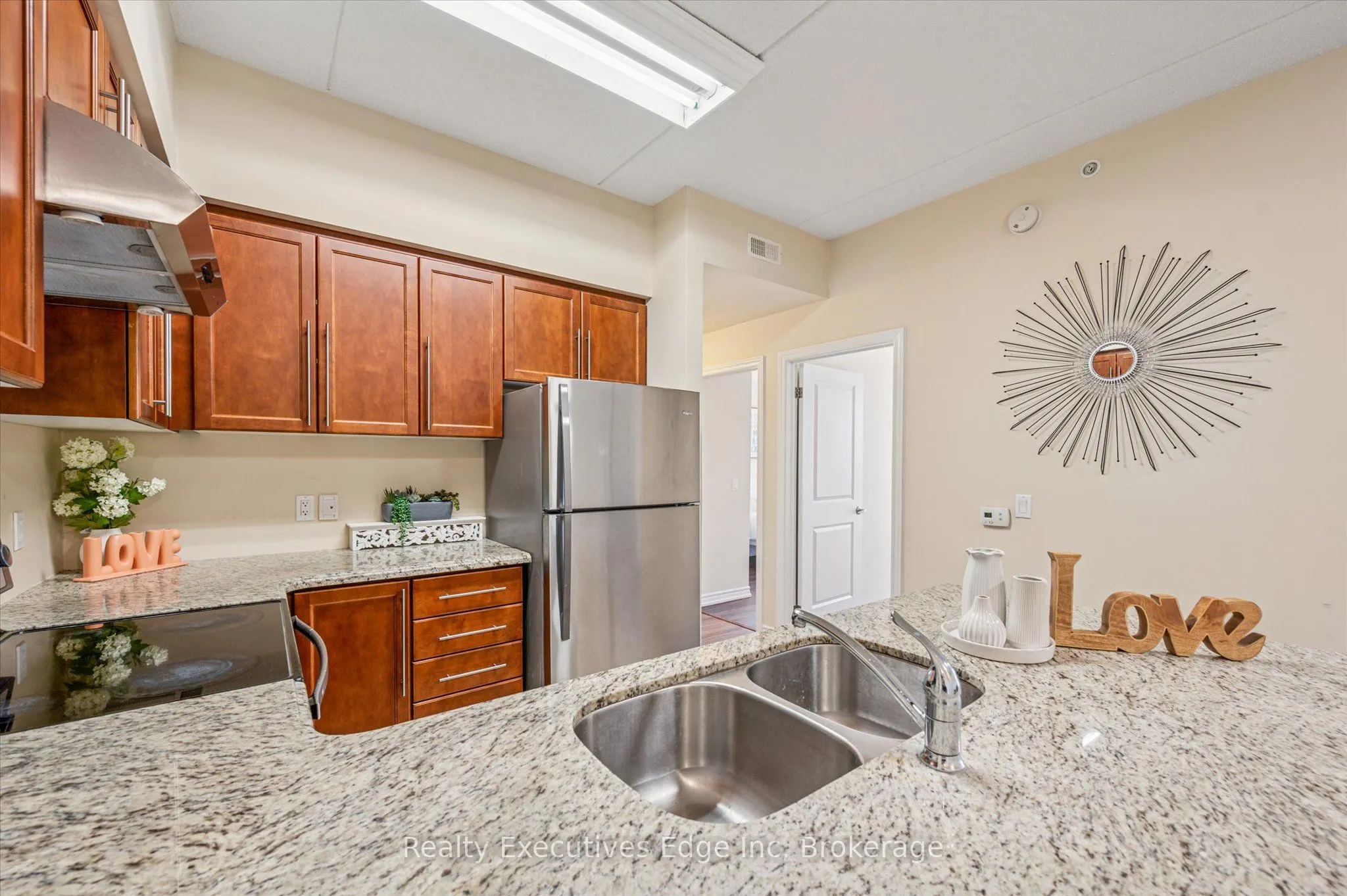 1077 Gordon Street, #323