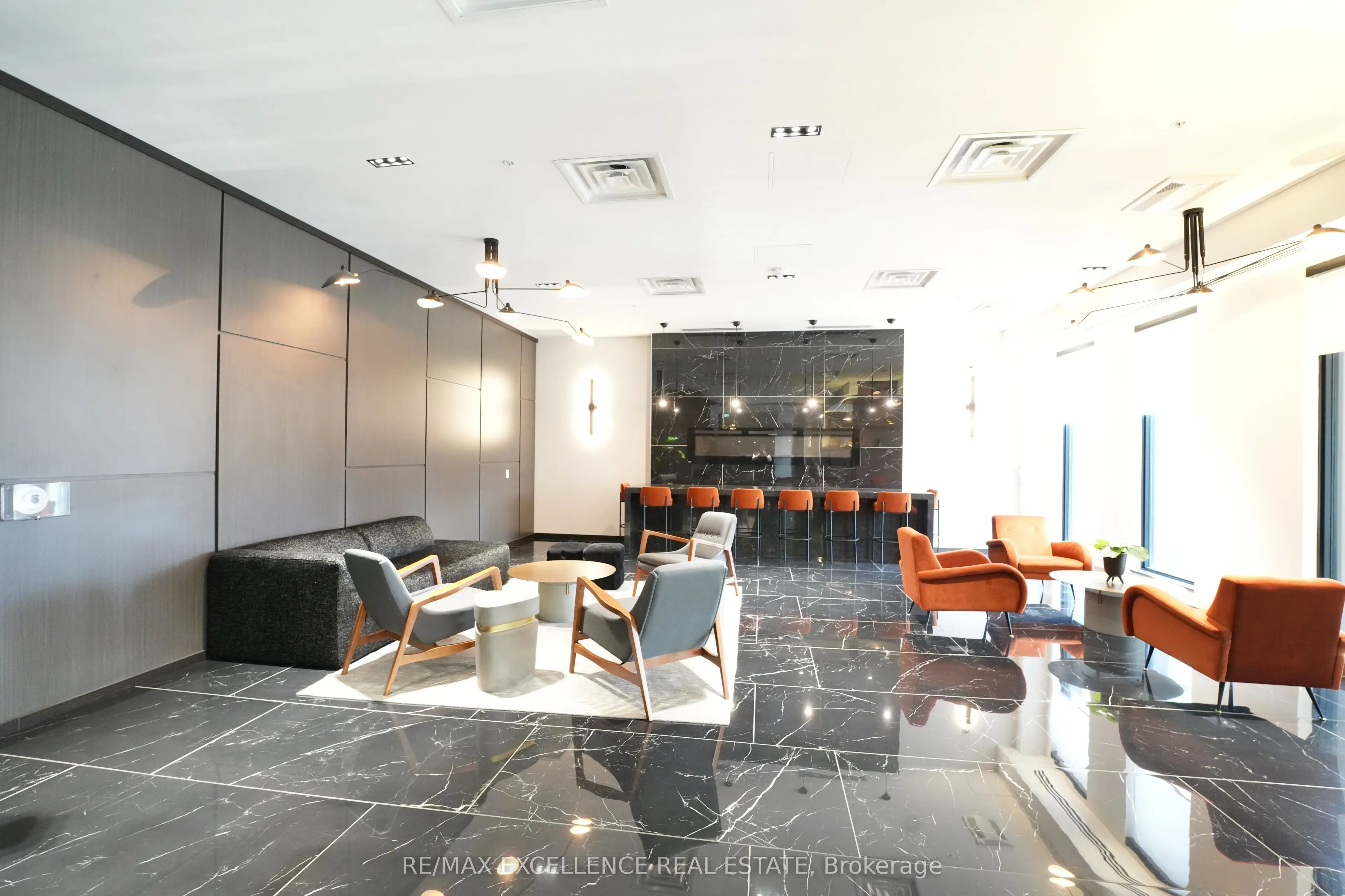 181 King Street, #1002