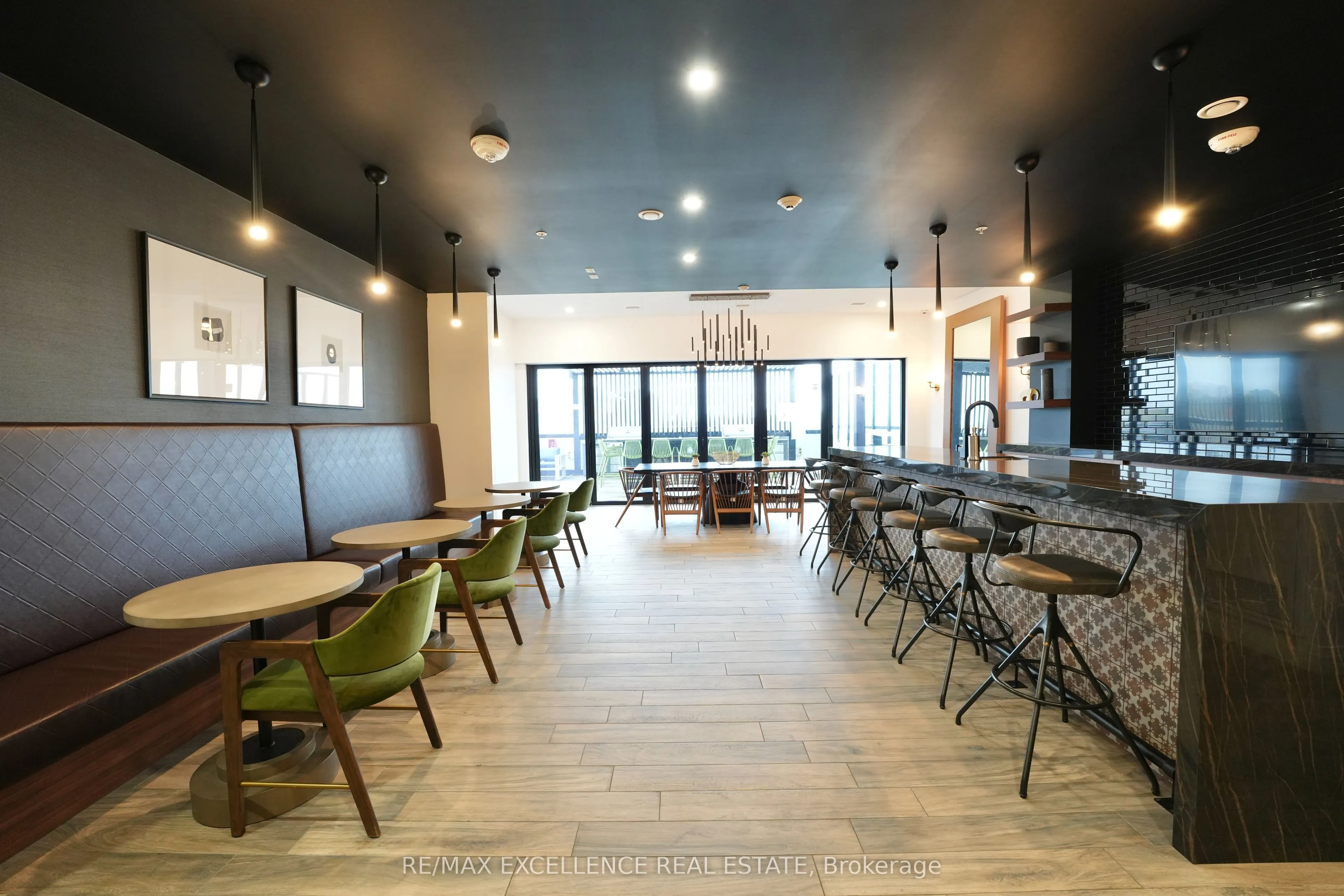 181 King Street, #1002