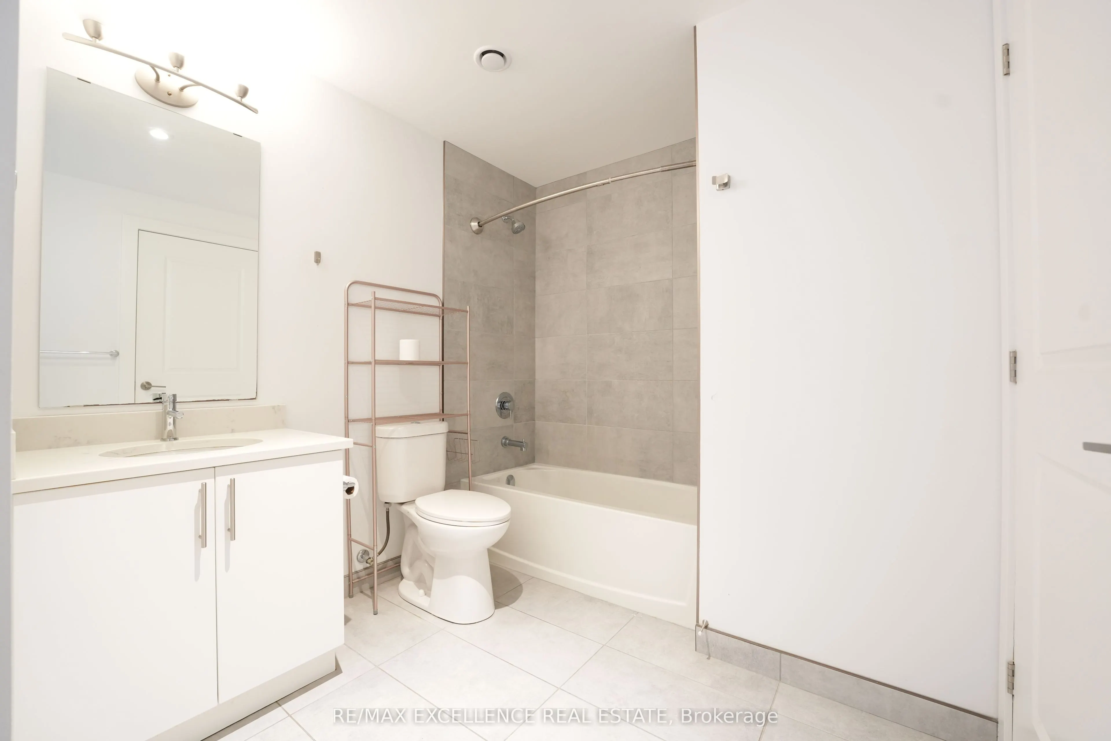 181 King Street, #1002