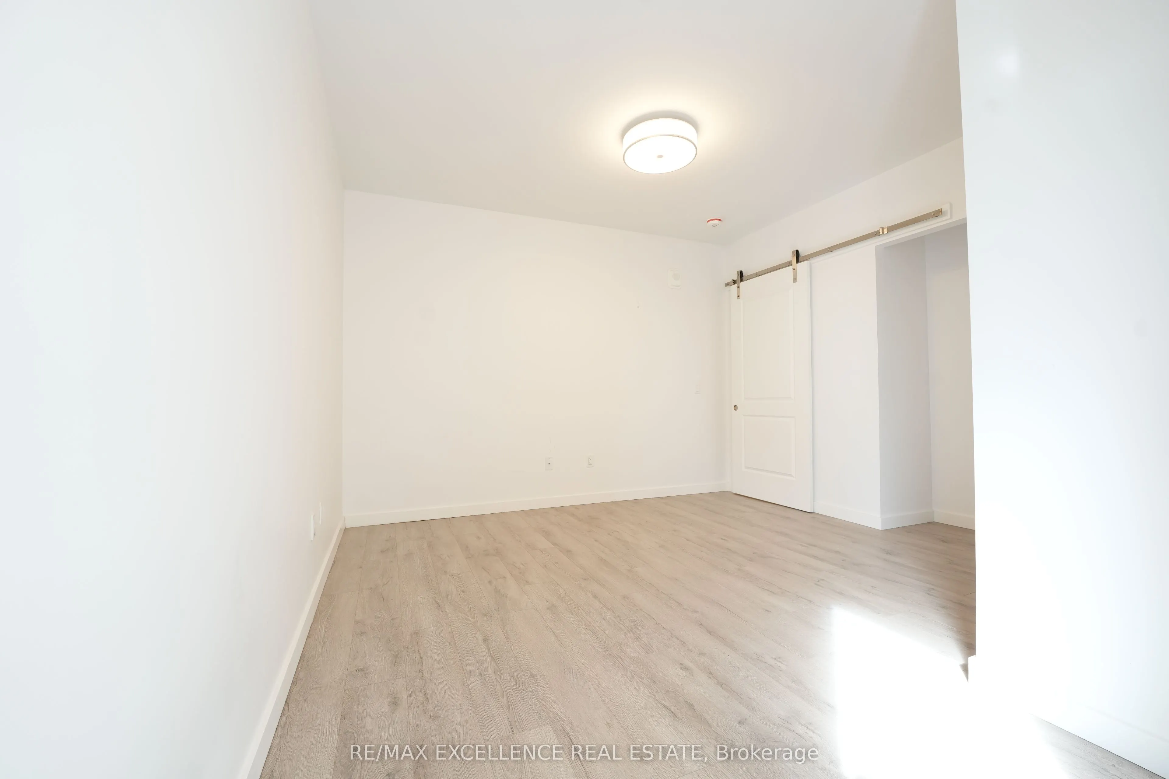 181 King Street, #1002