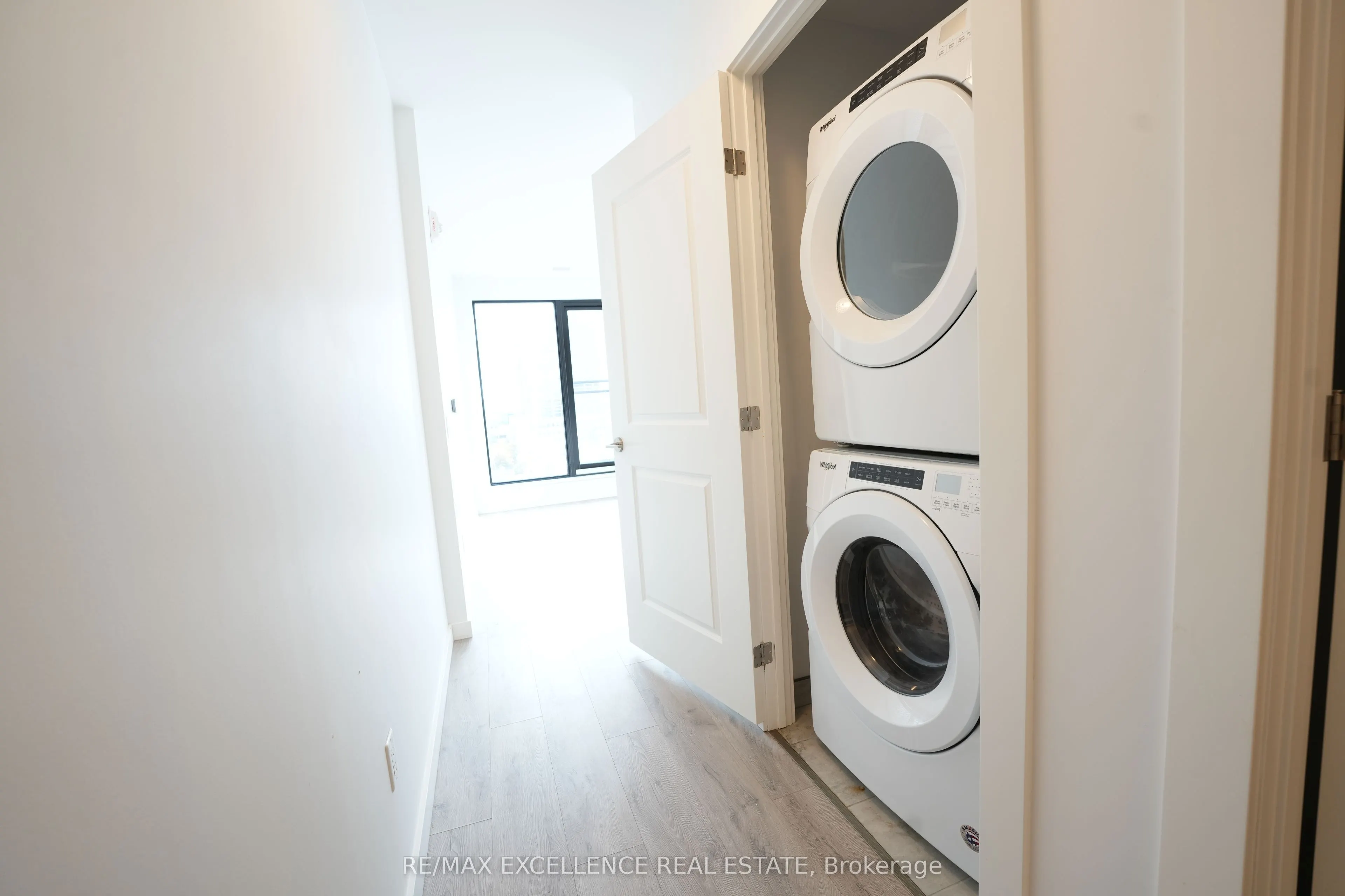 181 King Street, #1002