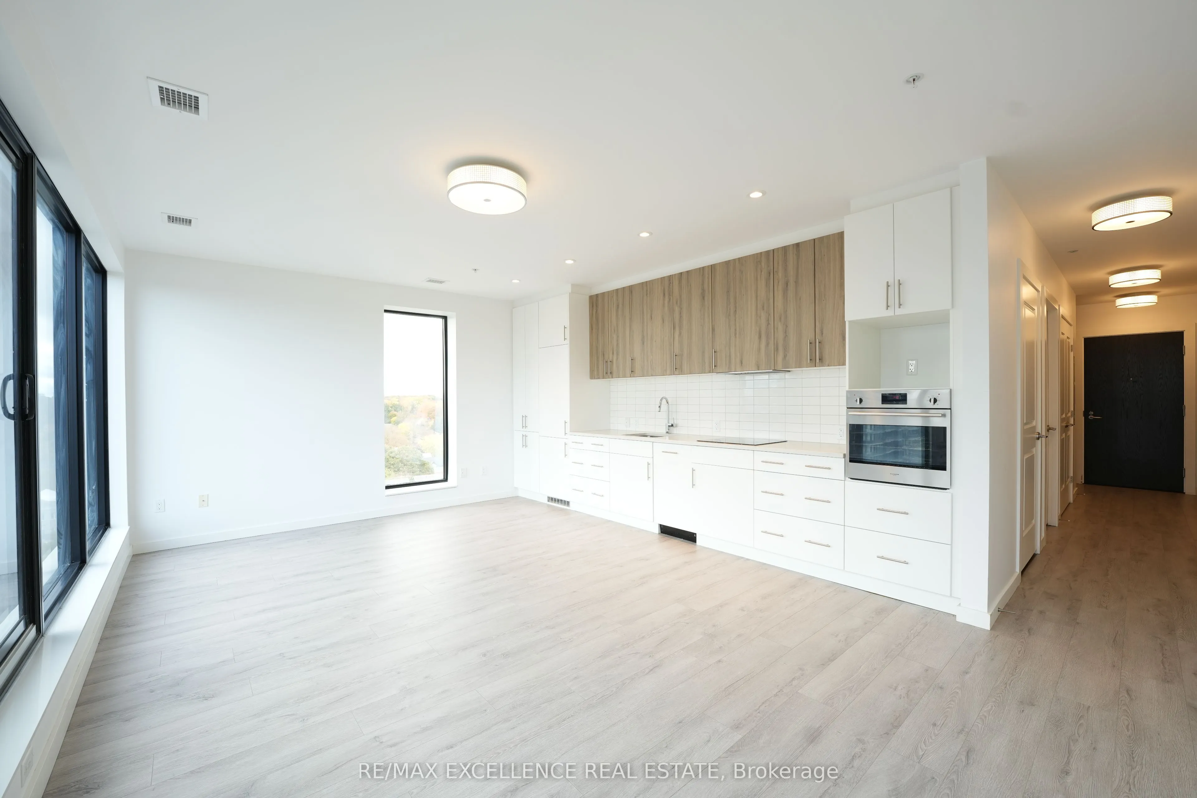 181 King Street, #1002