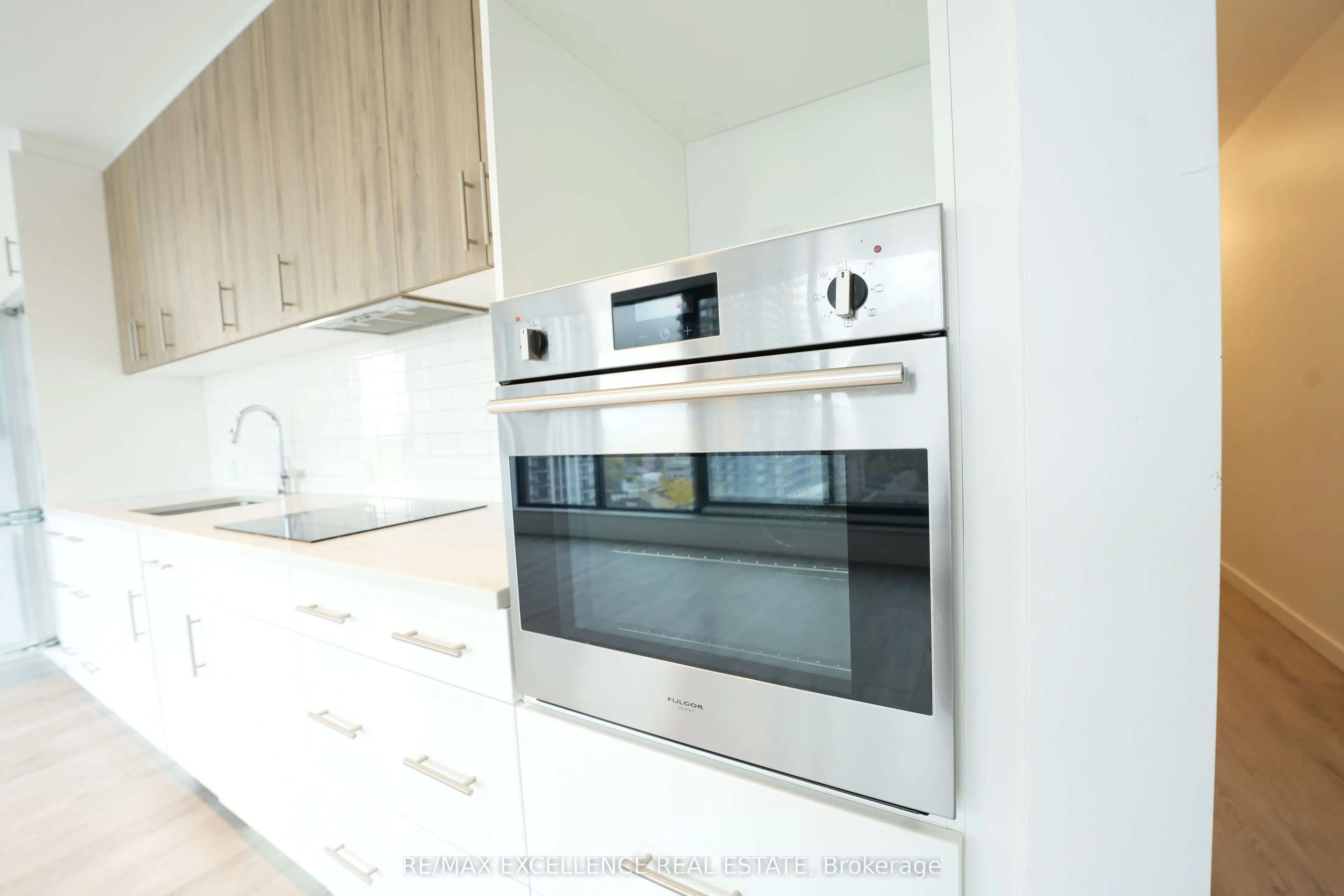 181 King Street, #1002