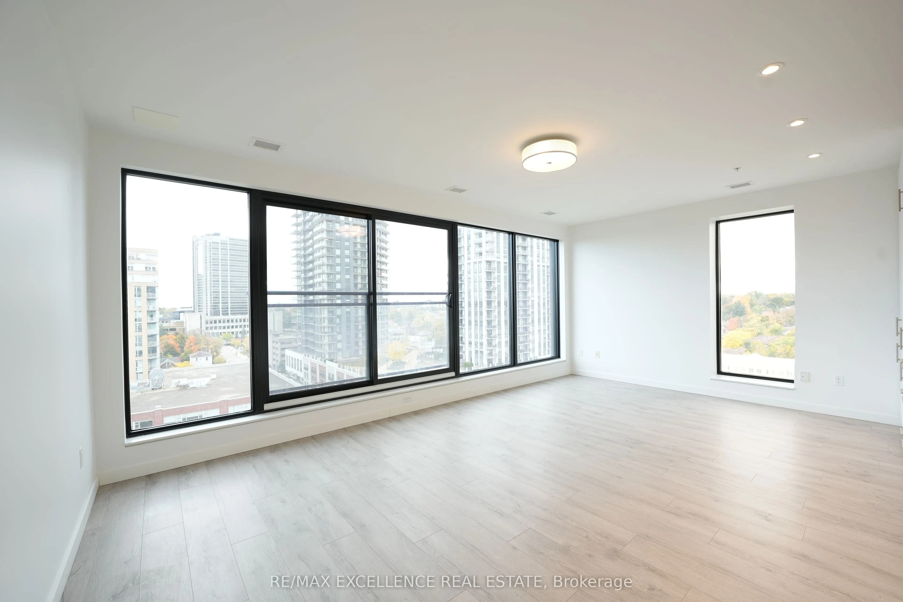 181 King Street, #1002