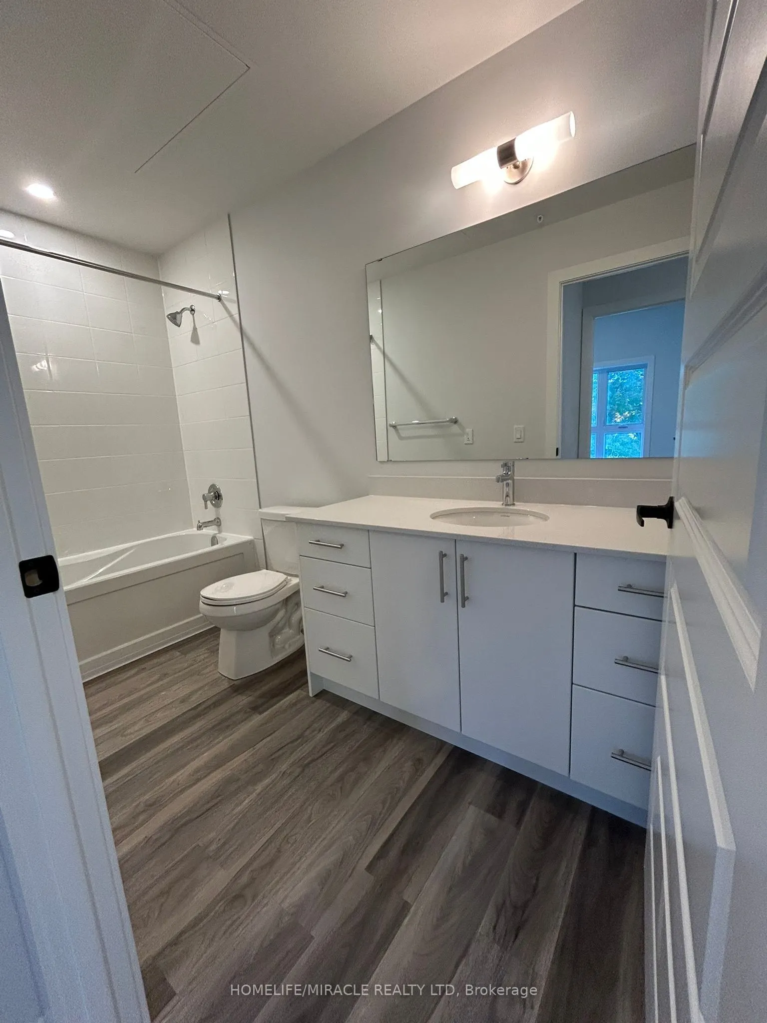 1100 Lackner Place, #221