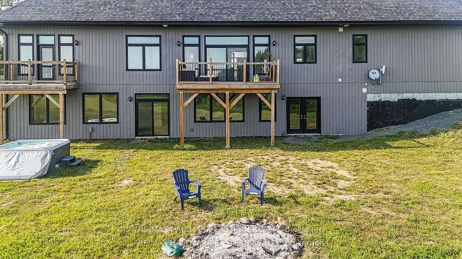 632 Concession 9 Road W