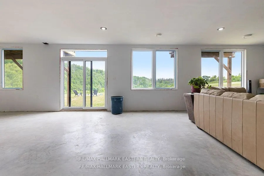 632 Concession 9 Road W