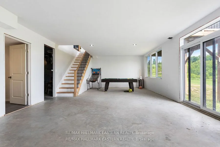 632 Concession 9 Road W