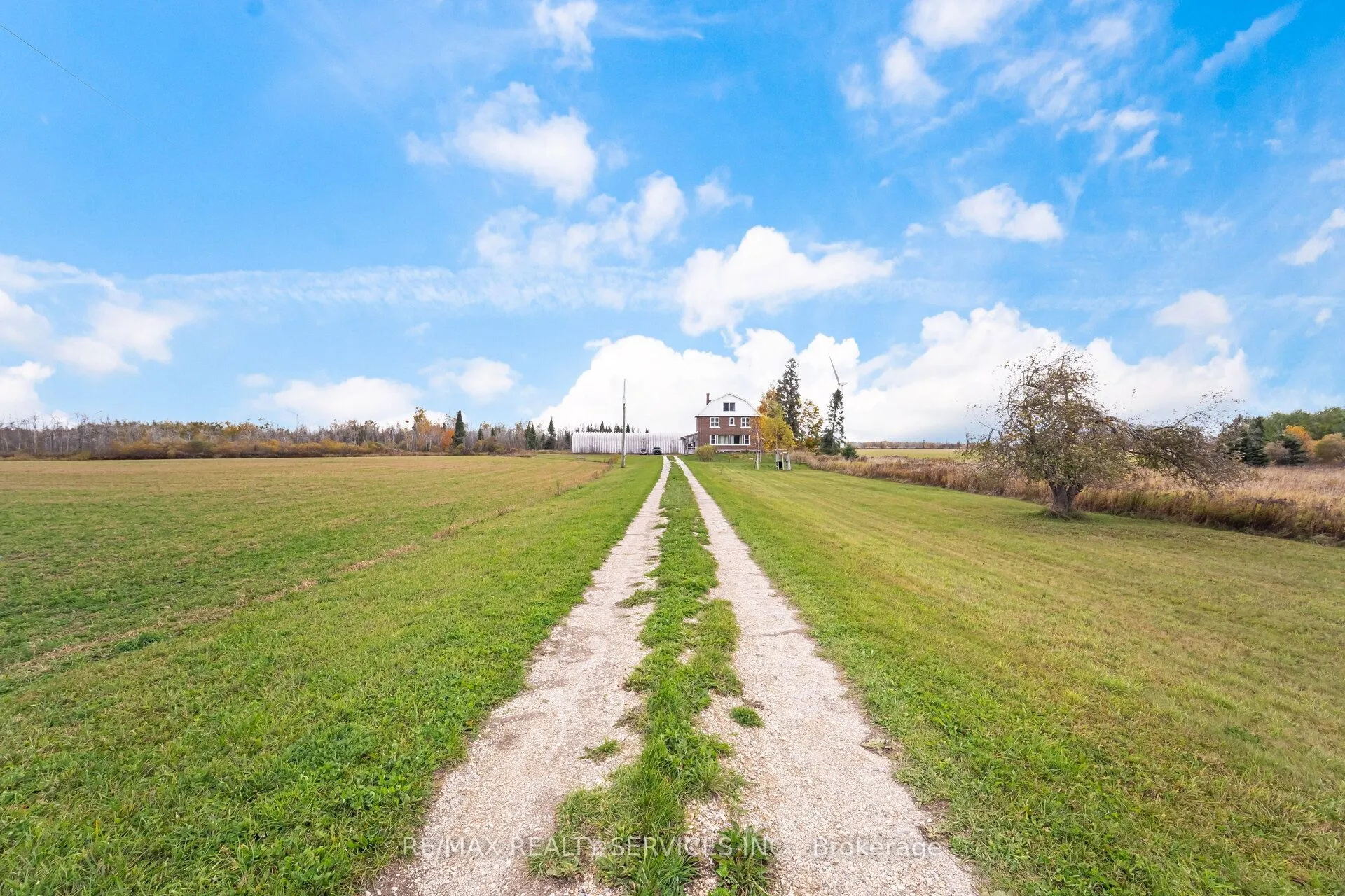 764059 240 Side Road