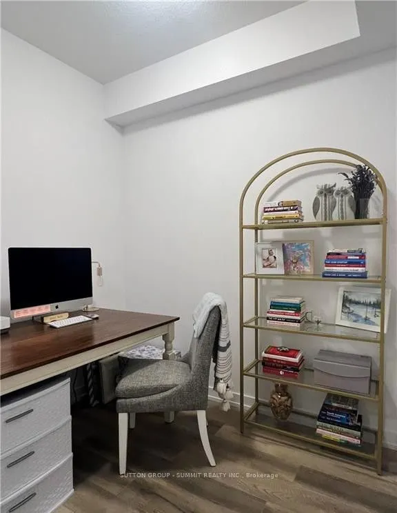 470 Dundas Street, #215