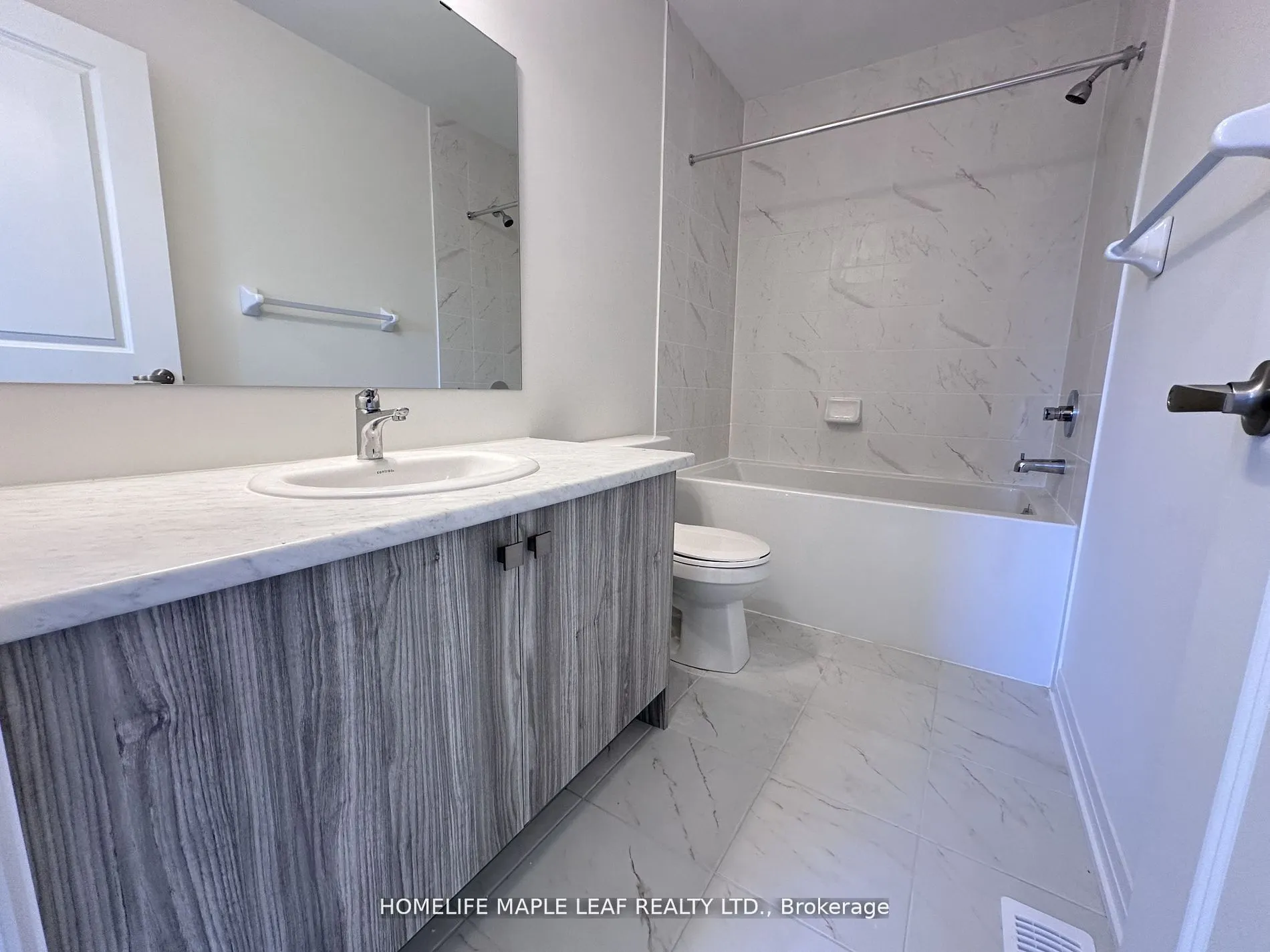 585 Colbourne Street E, #201