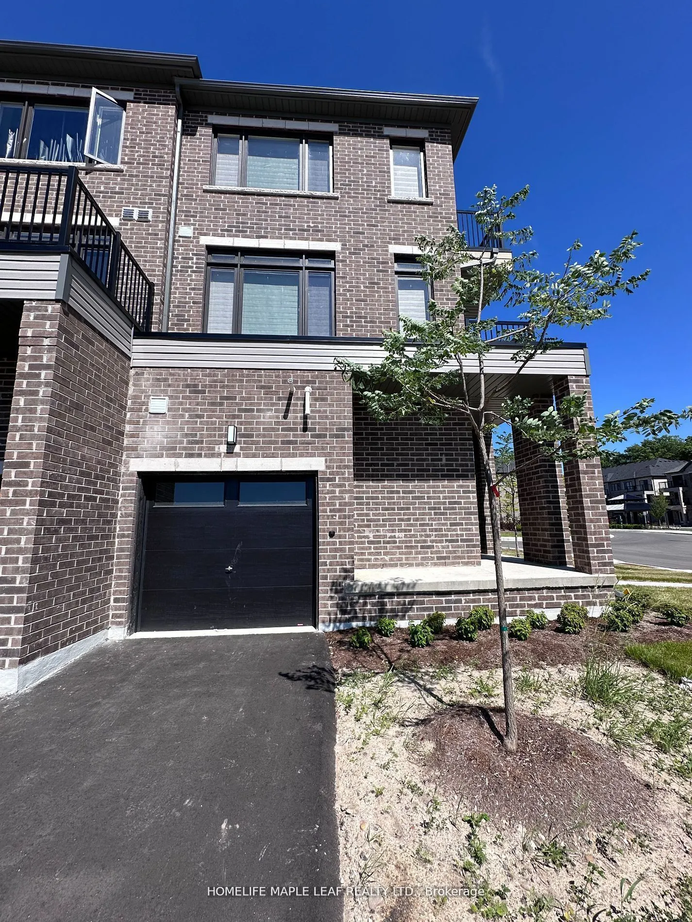 585 Colbourne Street E, #201