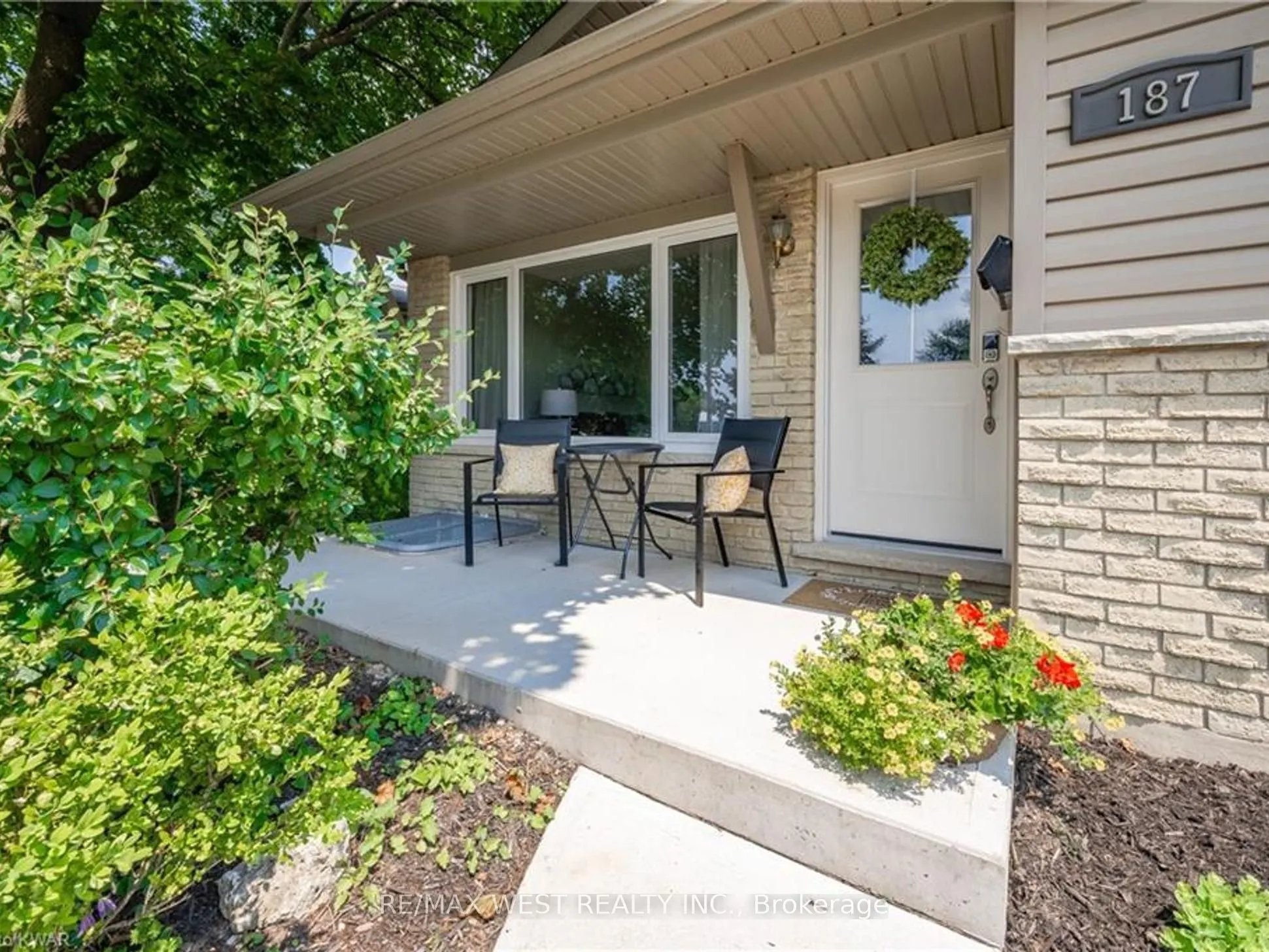 187 Broken Oak Crescent