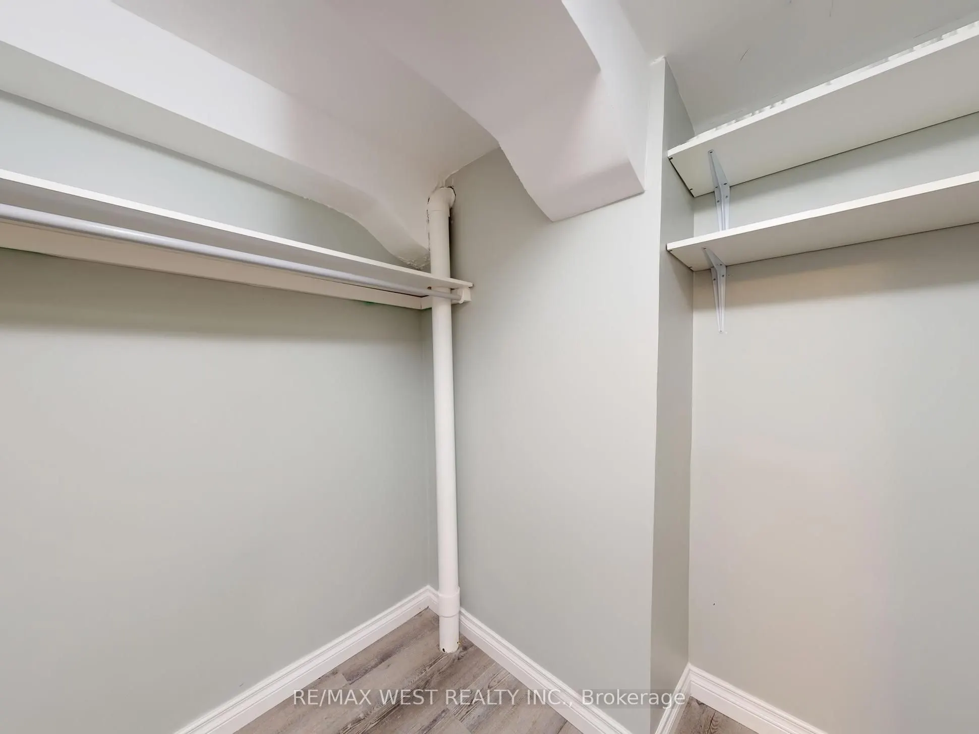 187 Broken Oak Crescent