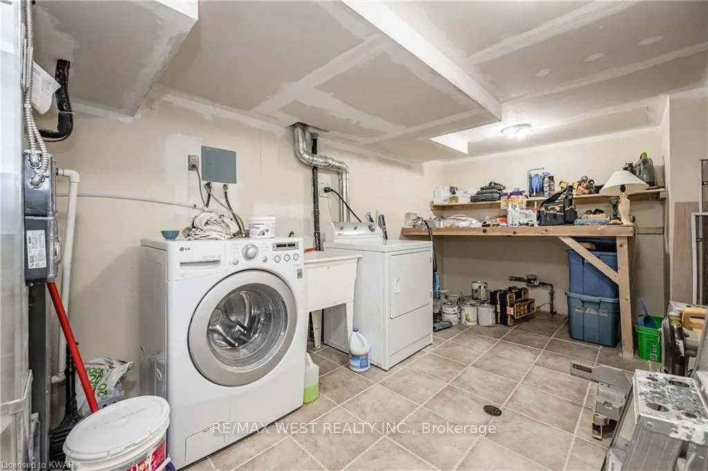 187 Broken Oak Crescent