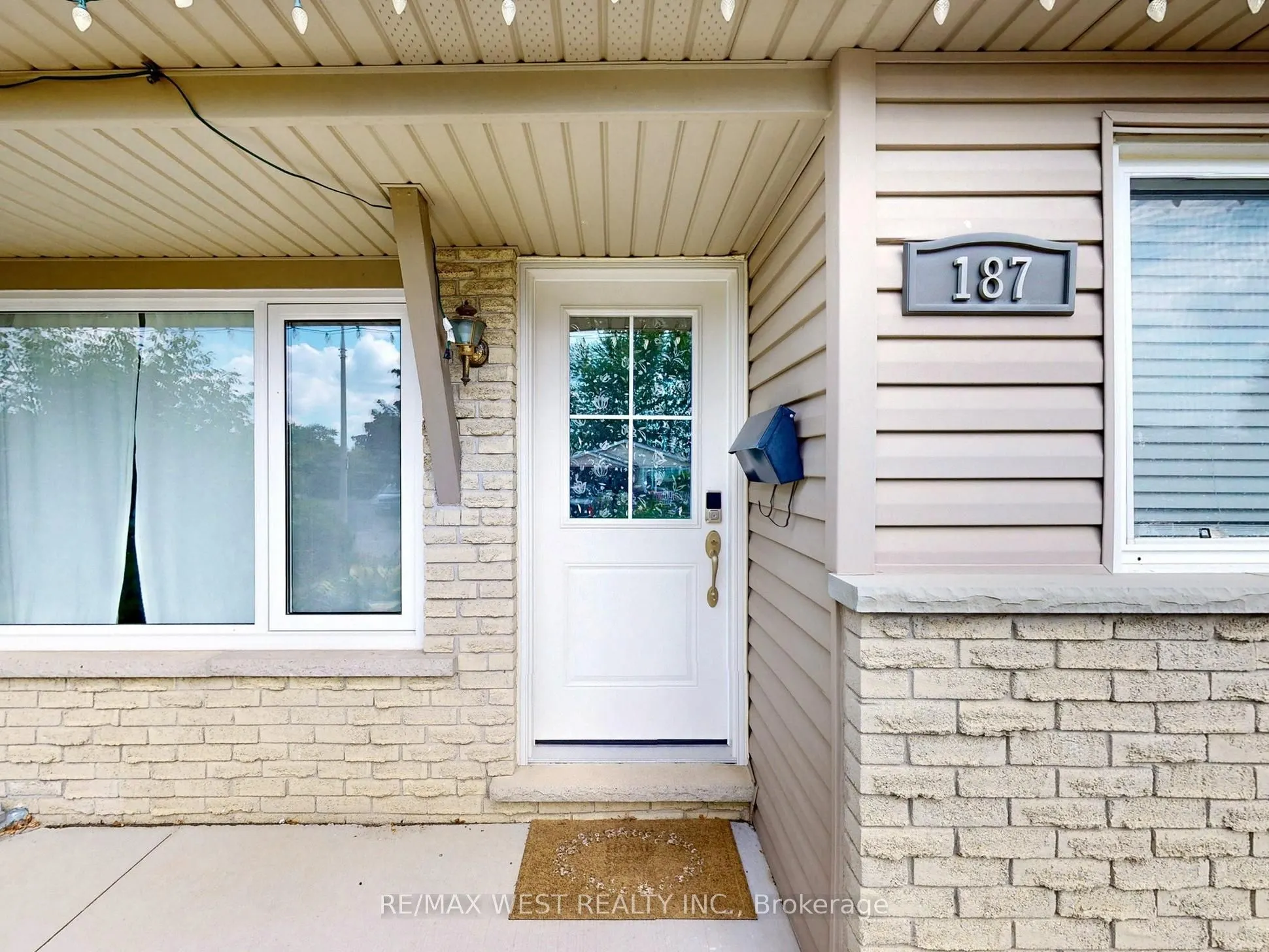 187 Broken Oak Crescent