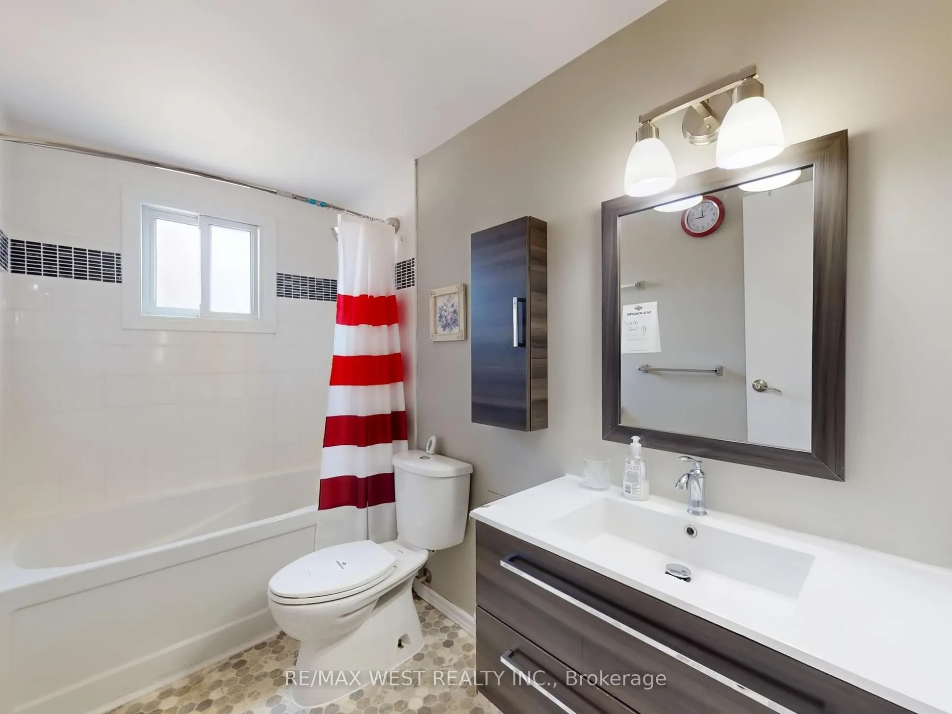 187 Broken Oak Crescent