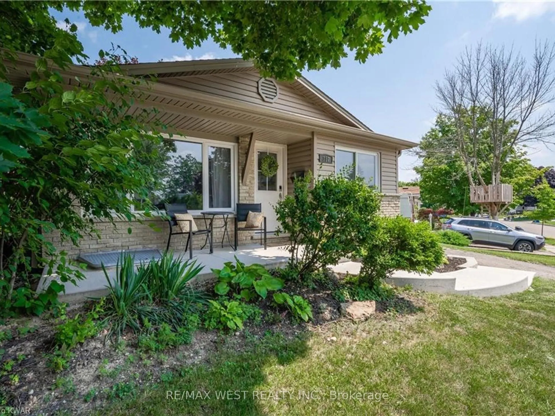 187 Broken Oak Crescent