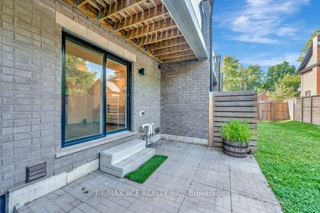 107 Concession Street, #4