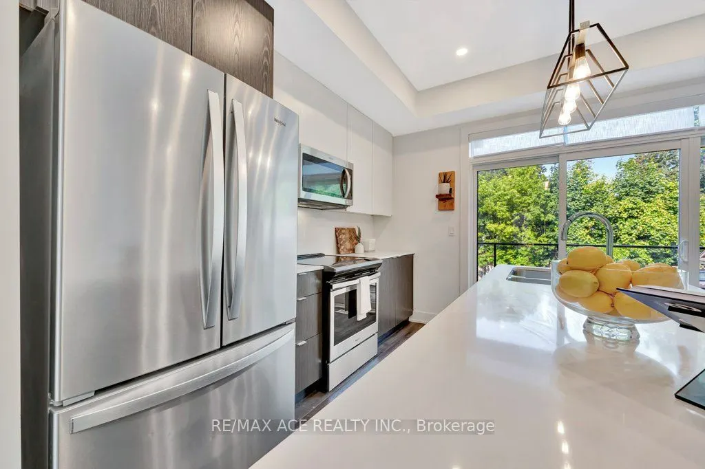 107 Concession Street, #4