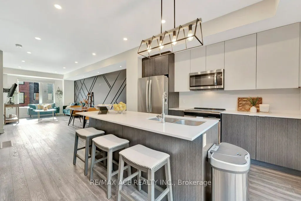 107 Concession Street, #4