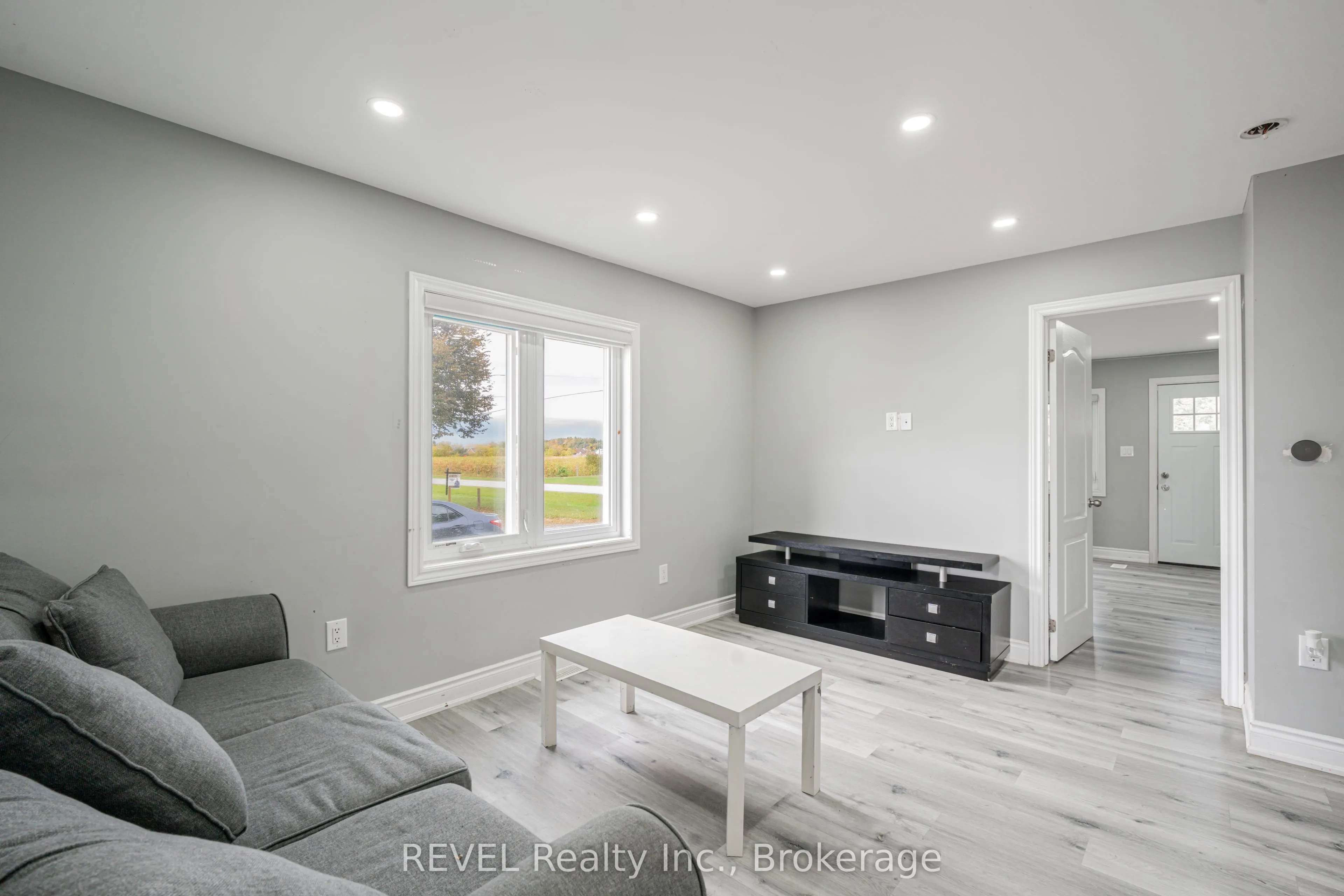 1269 1273 LARKIN Road E