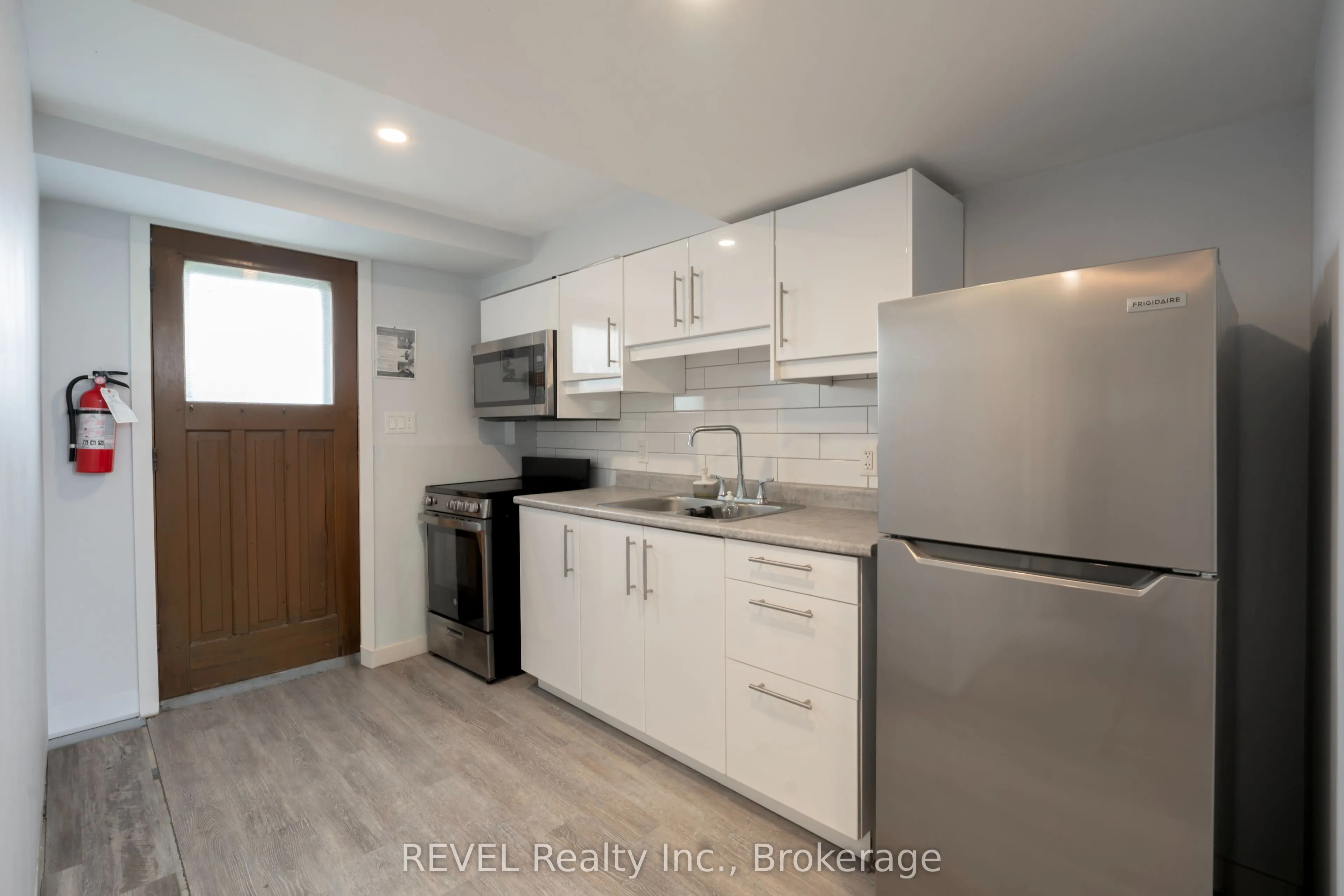 1269 1273 LARKIN Road E