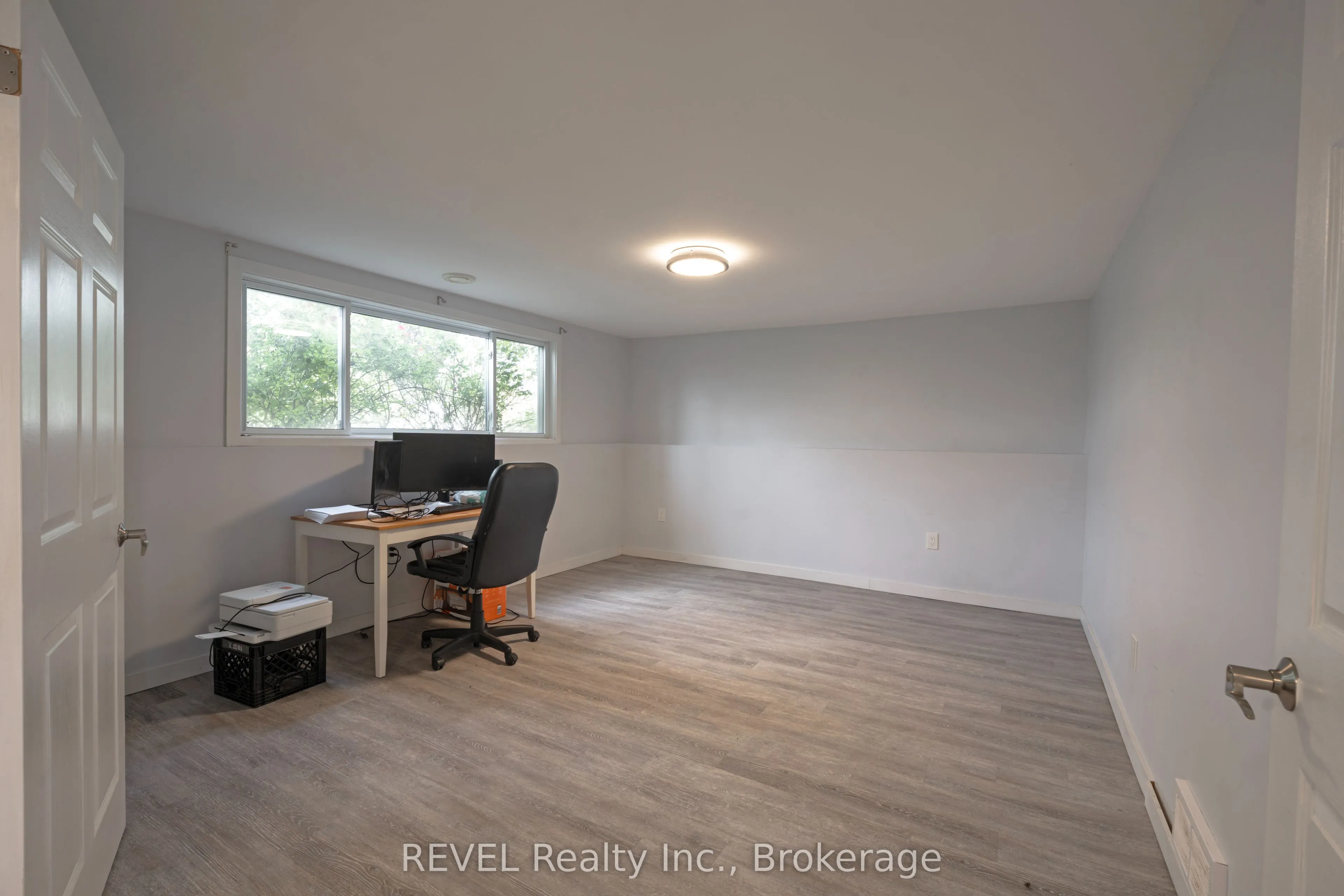 1269 1273 LARKIN Road E