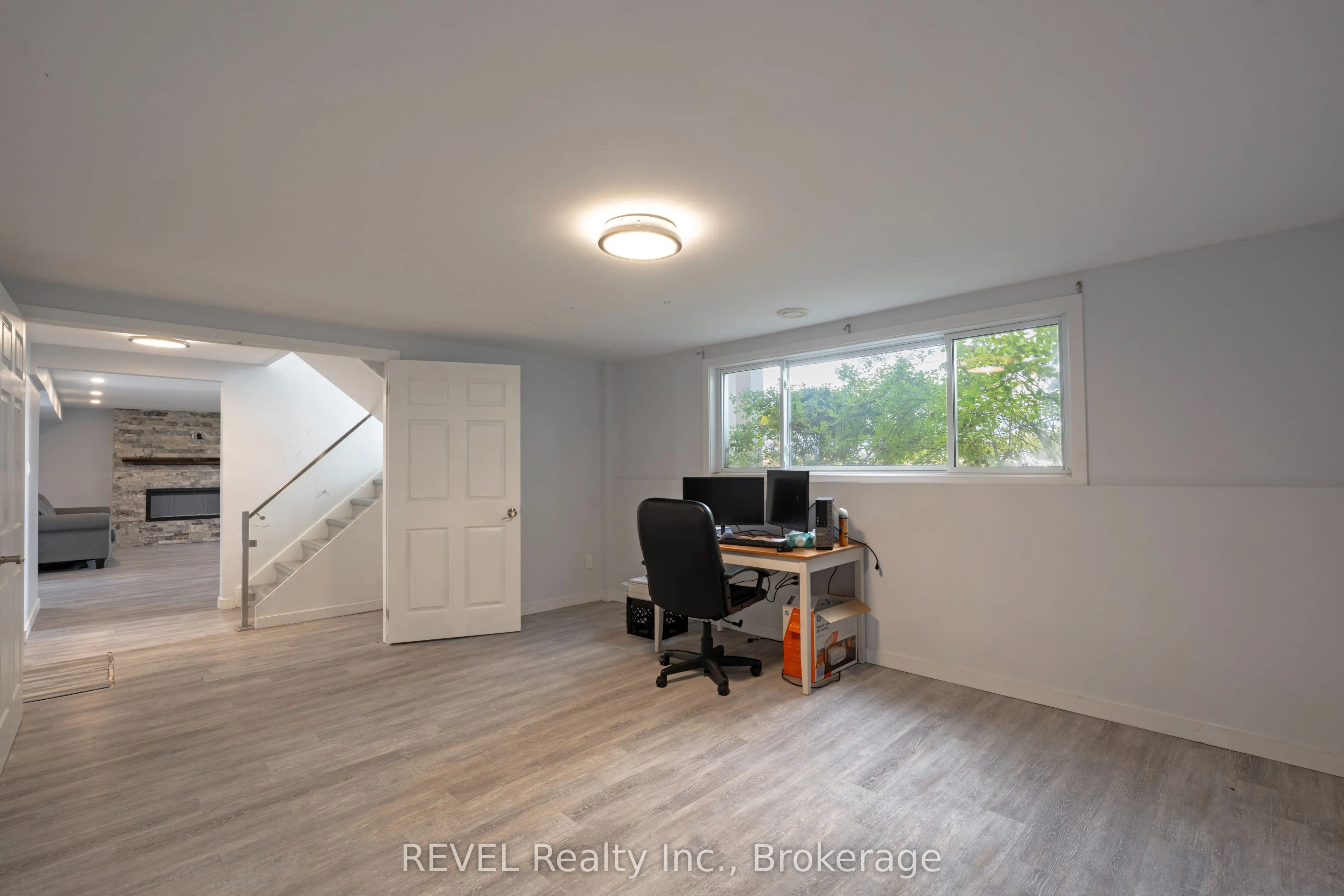 1269 1273 LARKIN Road E