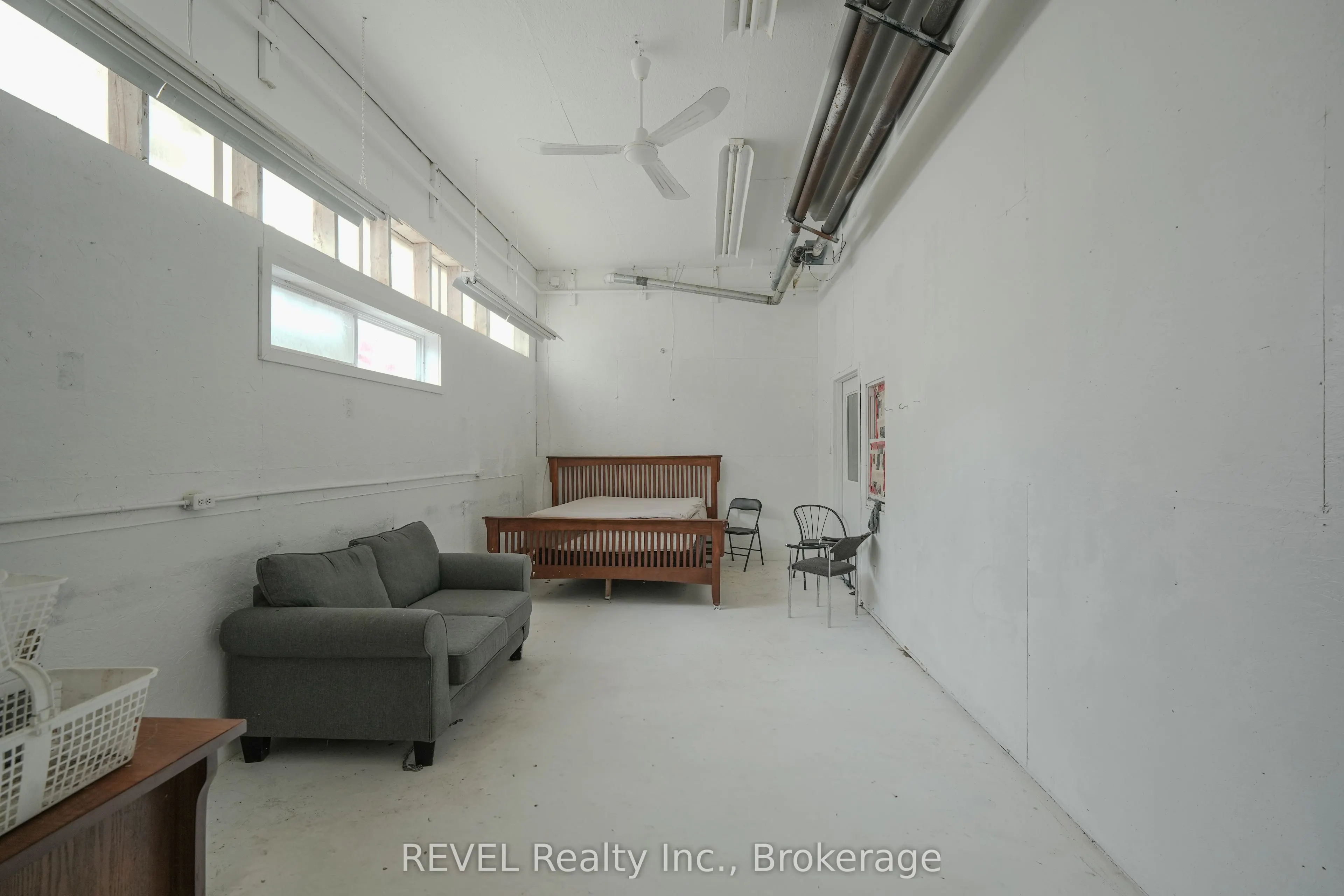 1269 1273 LARKIN Road E