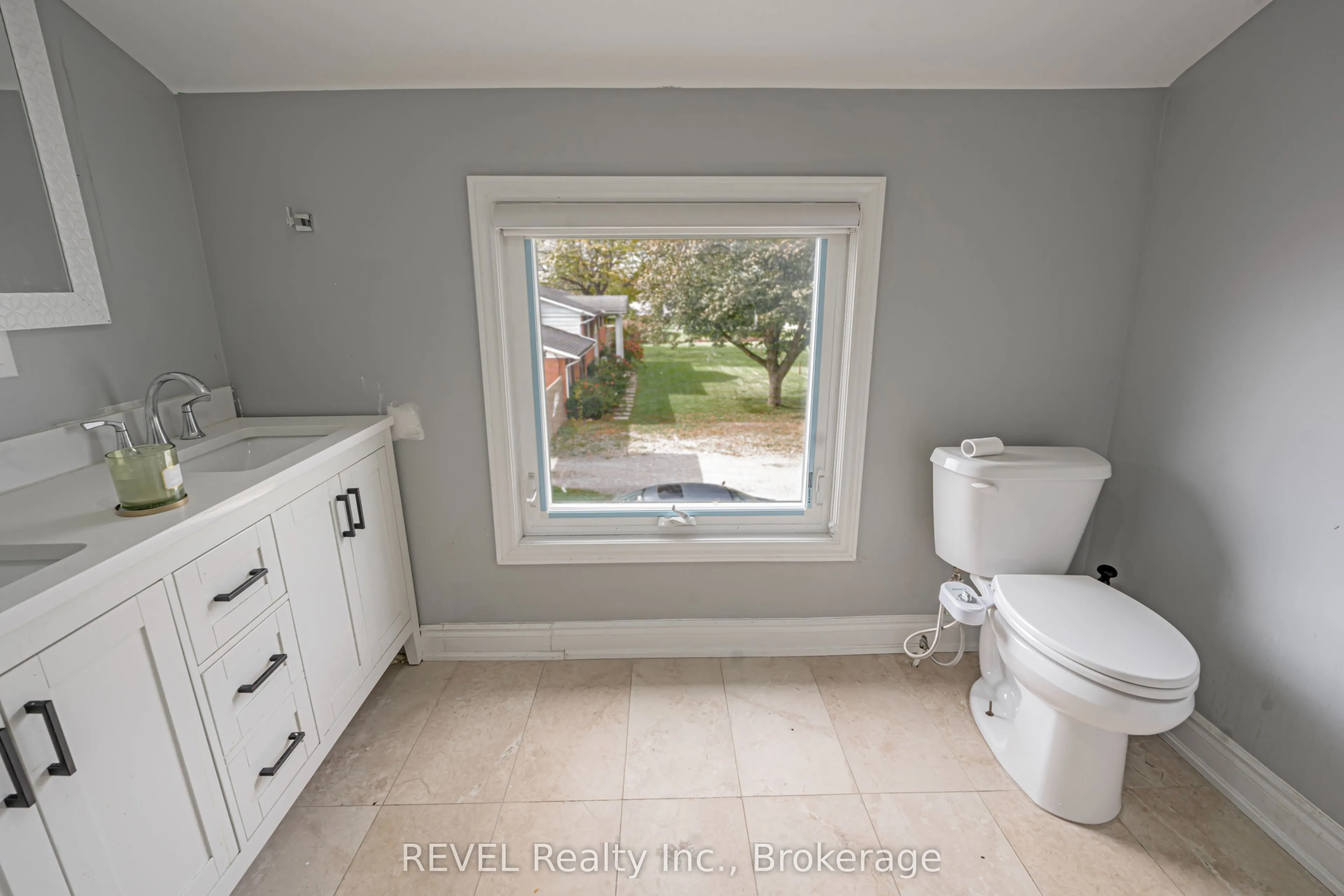 1269 1273 LARKIN Road E