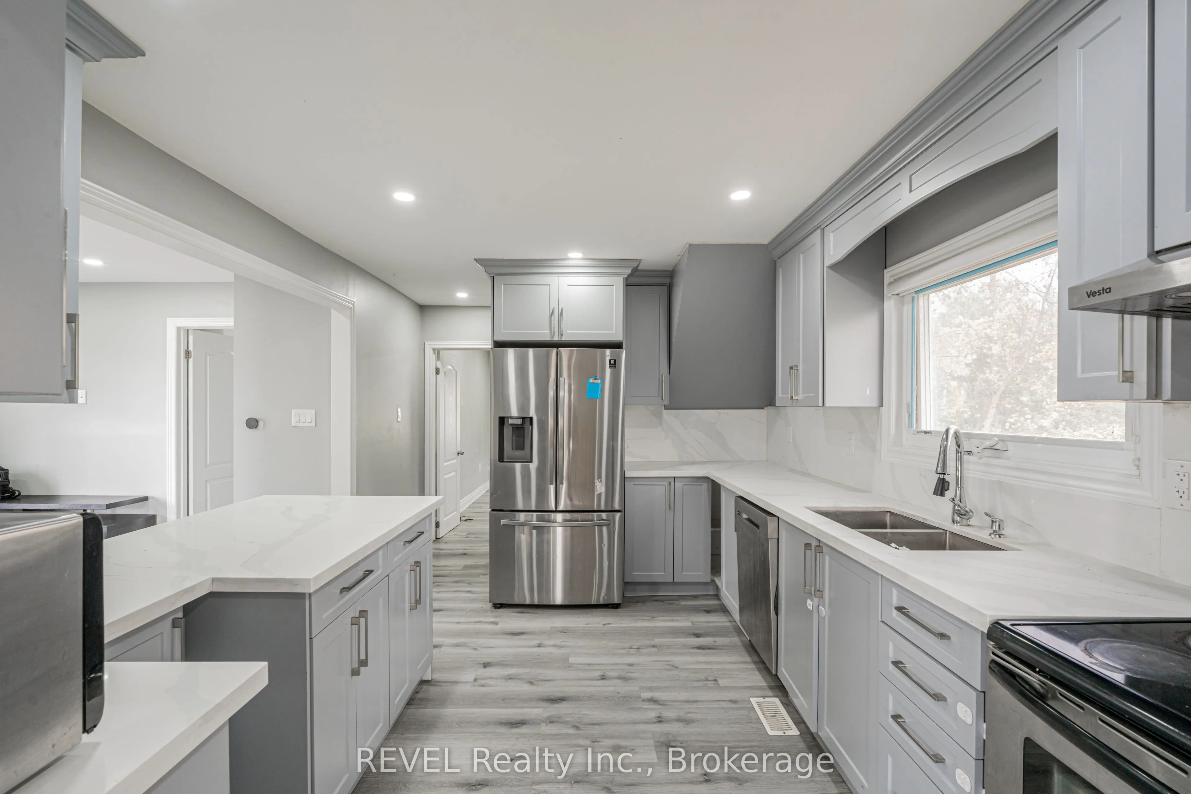 1269 1273 LARKIN Road E