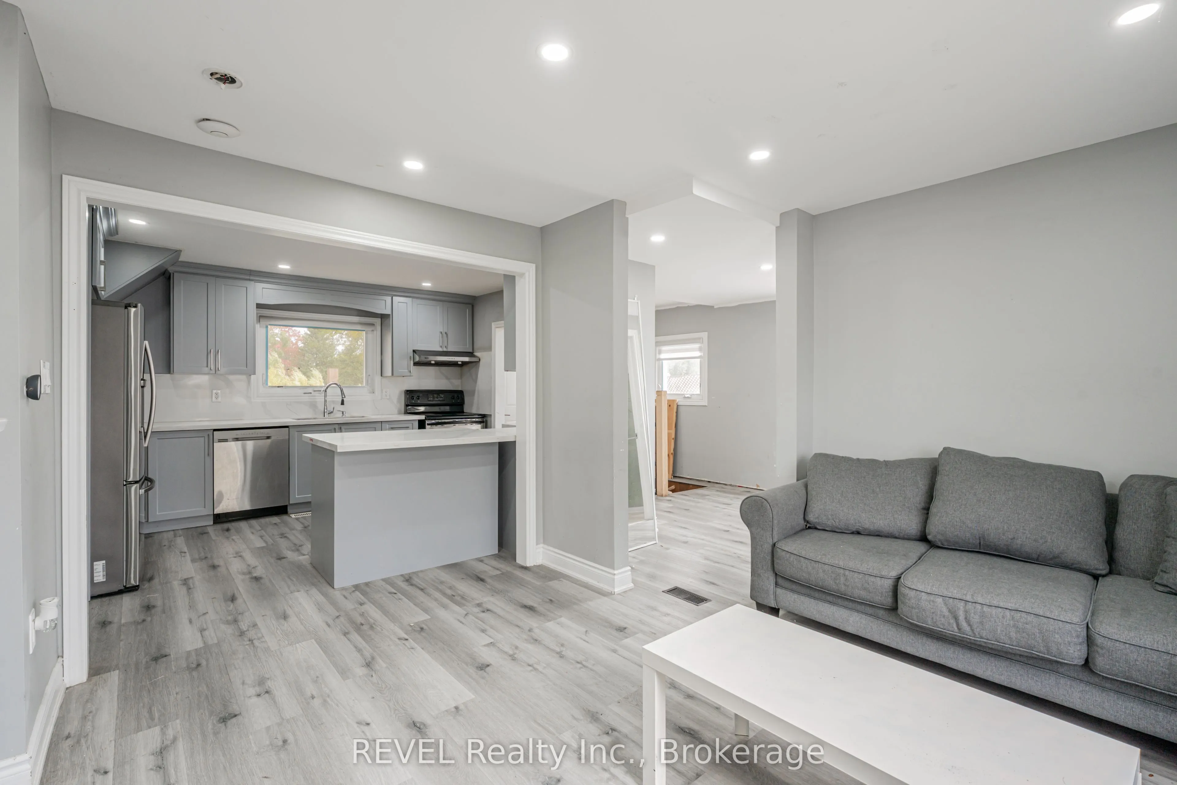 1269 1273 LARKIN Road E