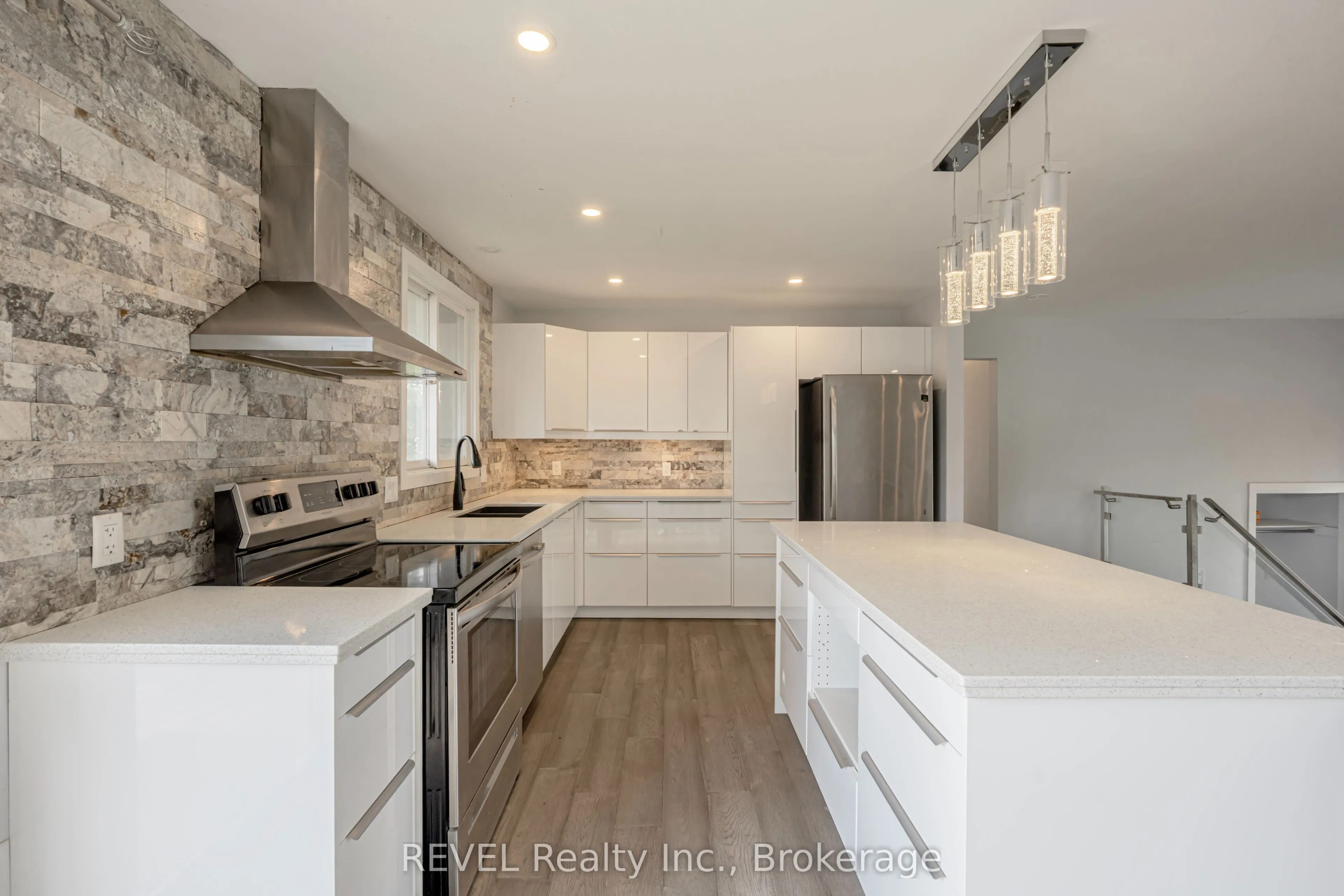 1269 1273 LARKIN Road E