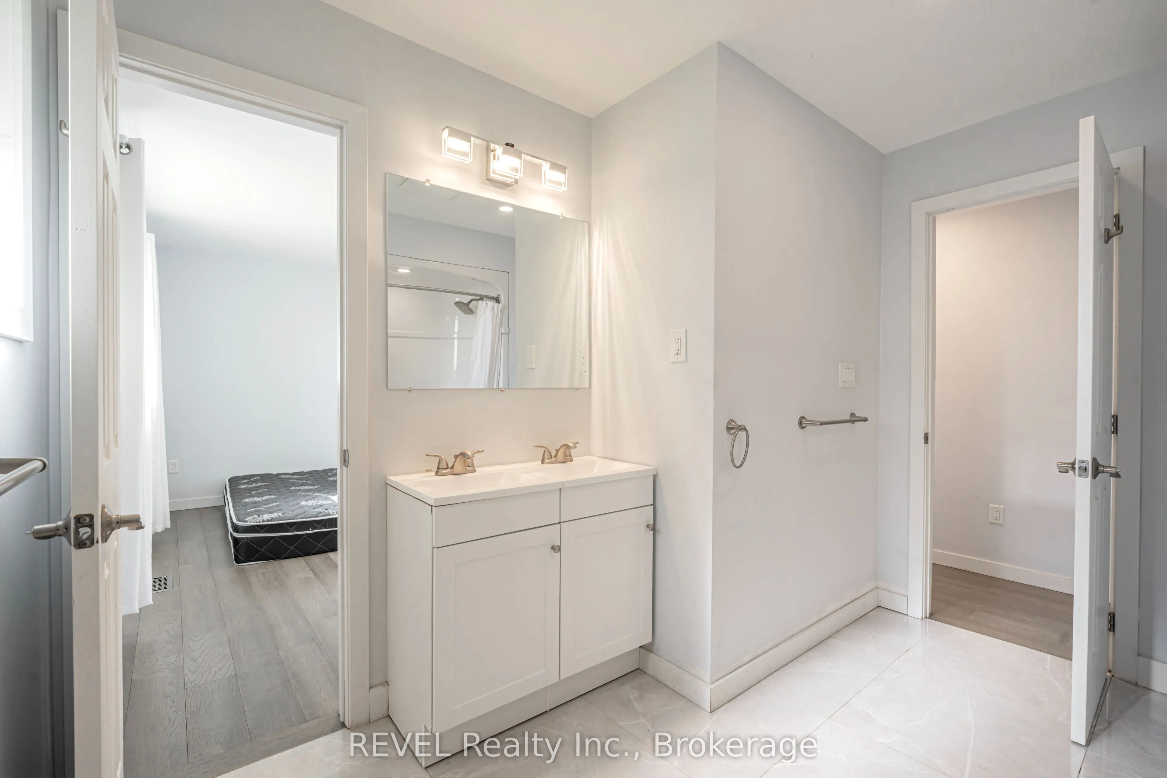 1269 1273 LARKIN Road E