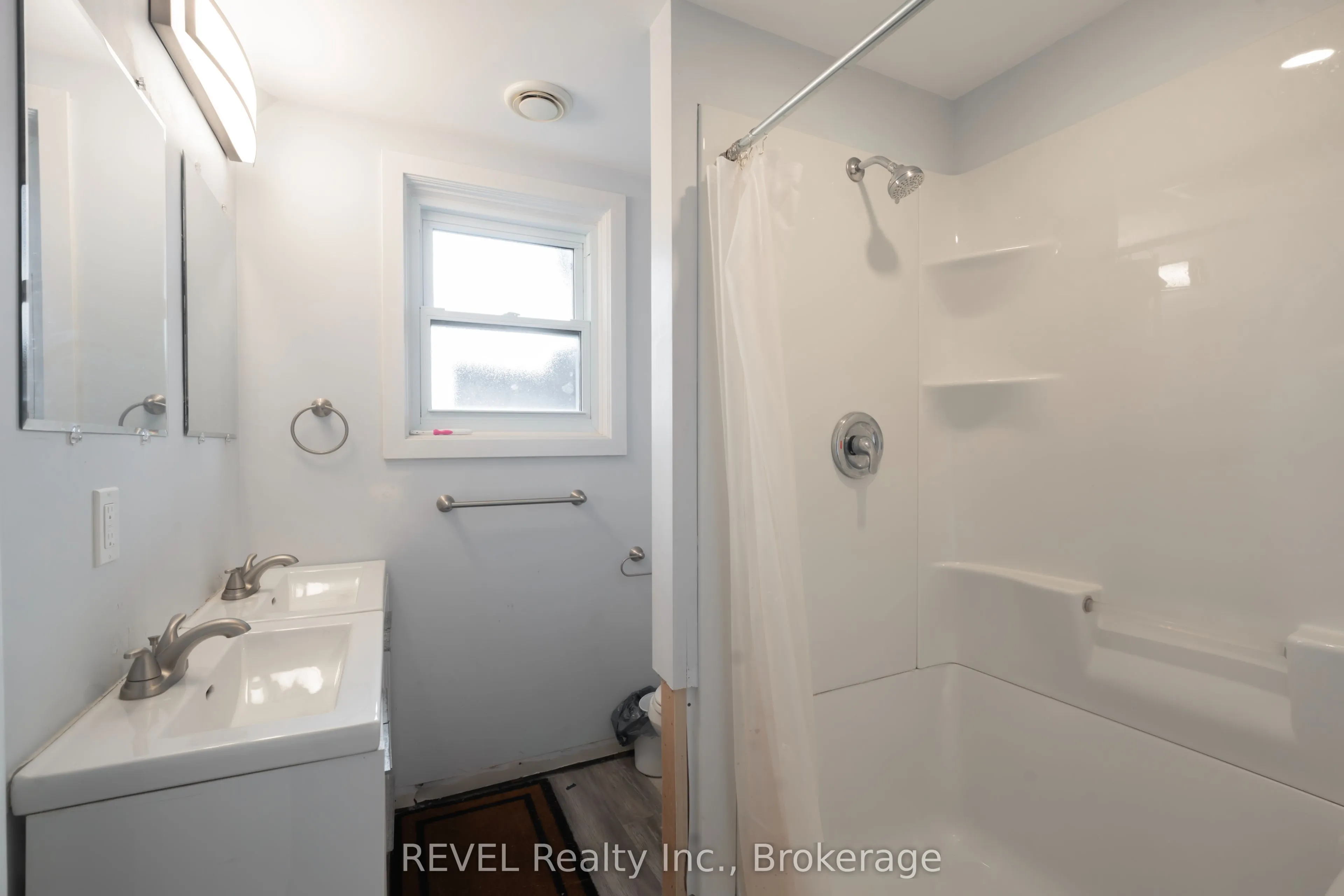 1269 1273 LARKIN Road E