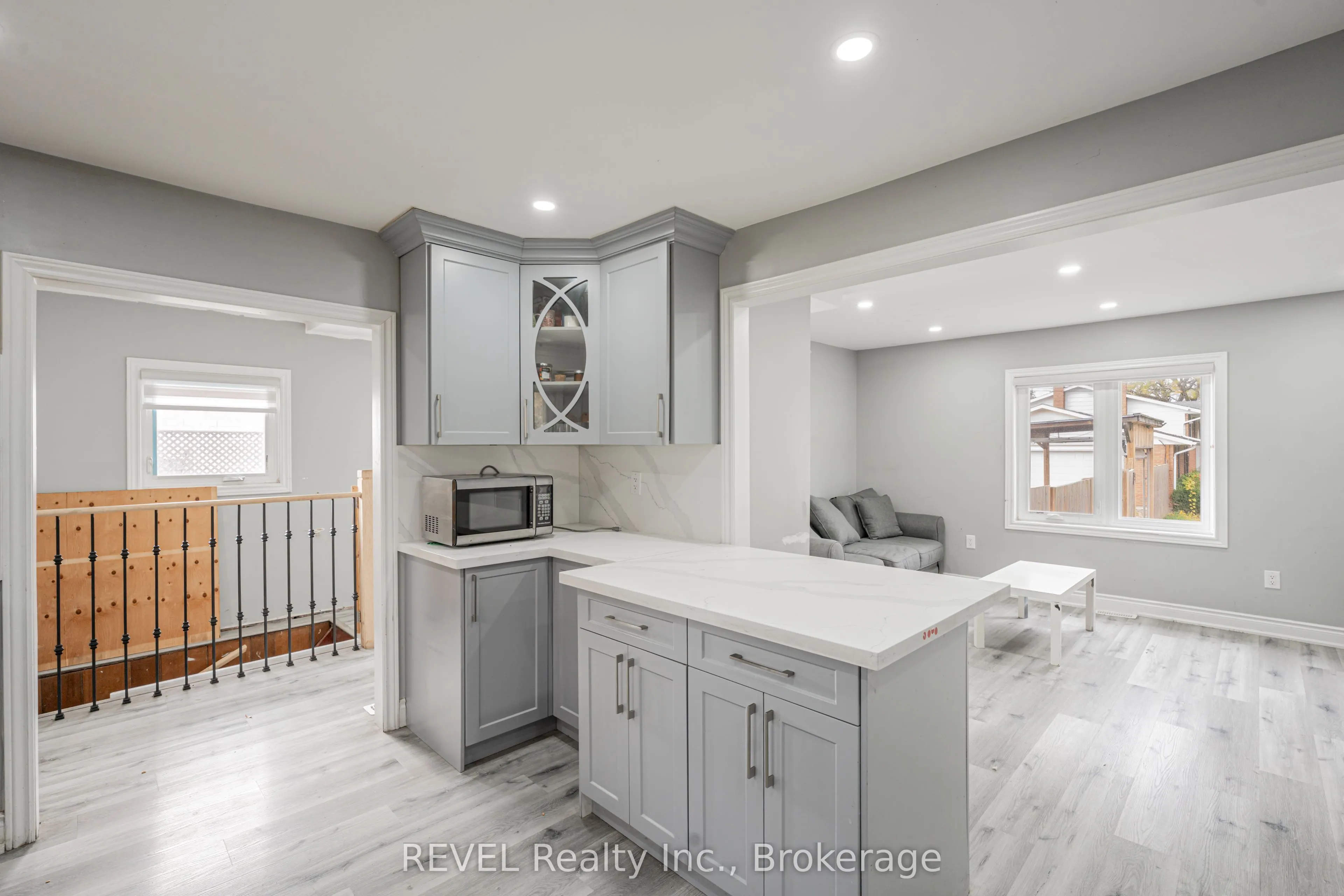 1269 1273 LARKIN Road E