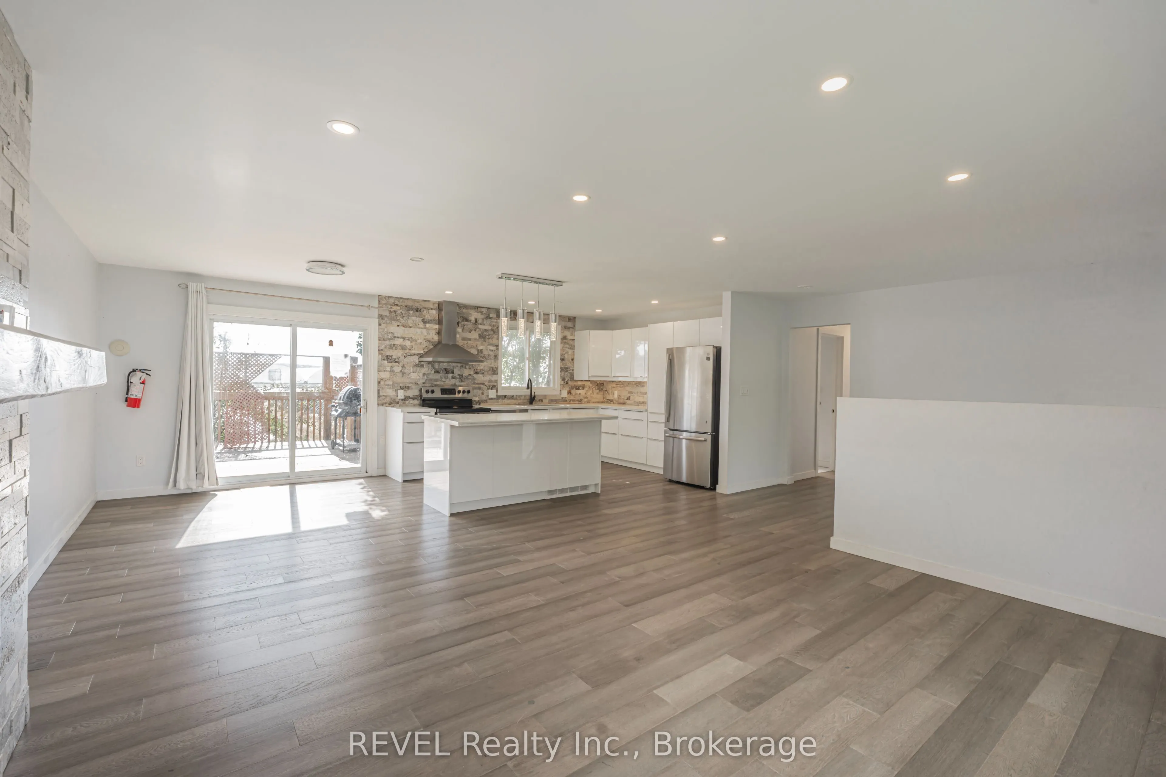 1269 1273 LARKIN Road E