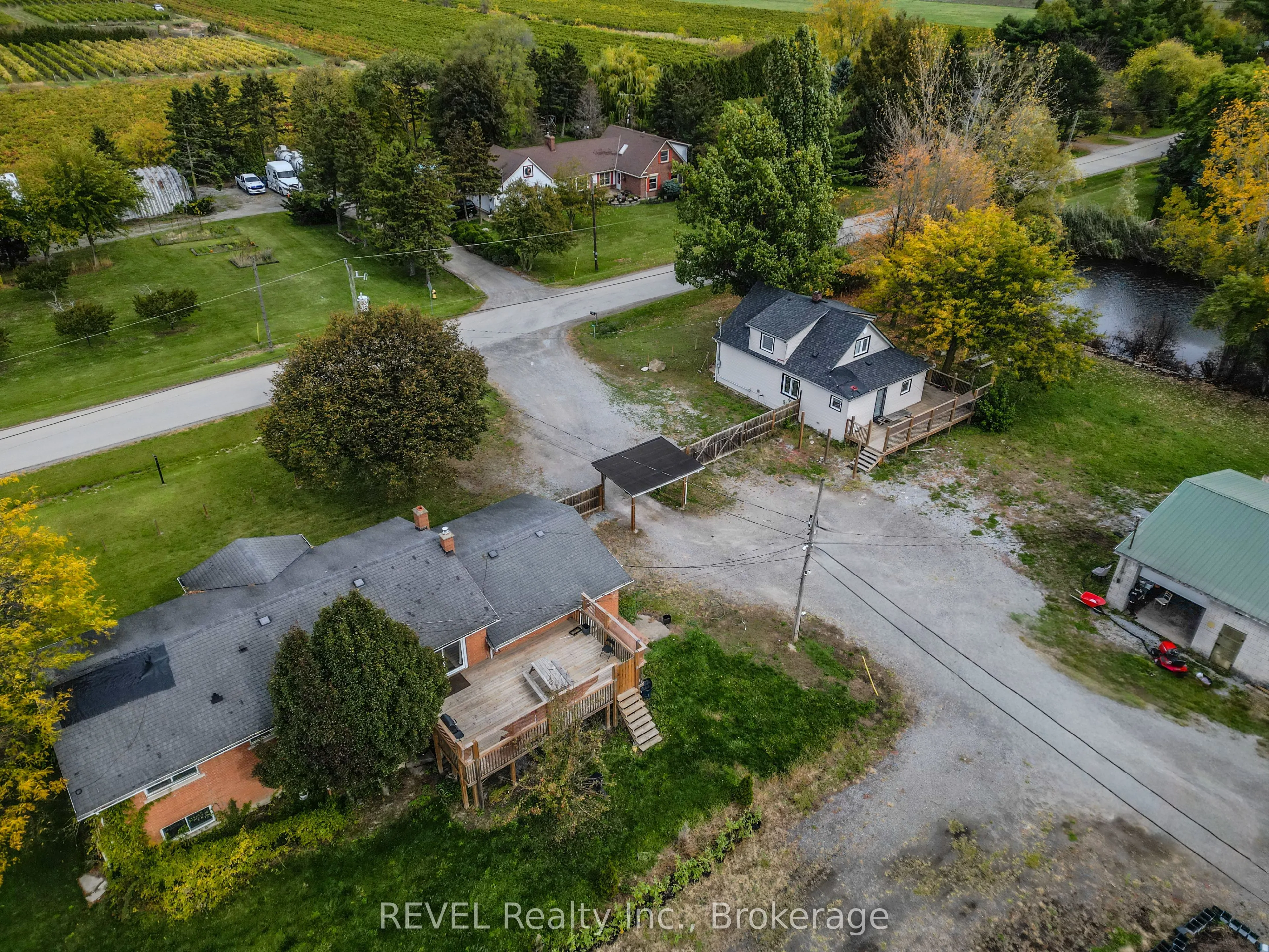 1269 1273 LARKIN Road E