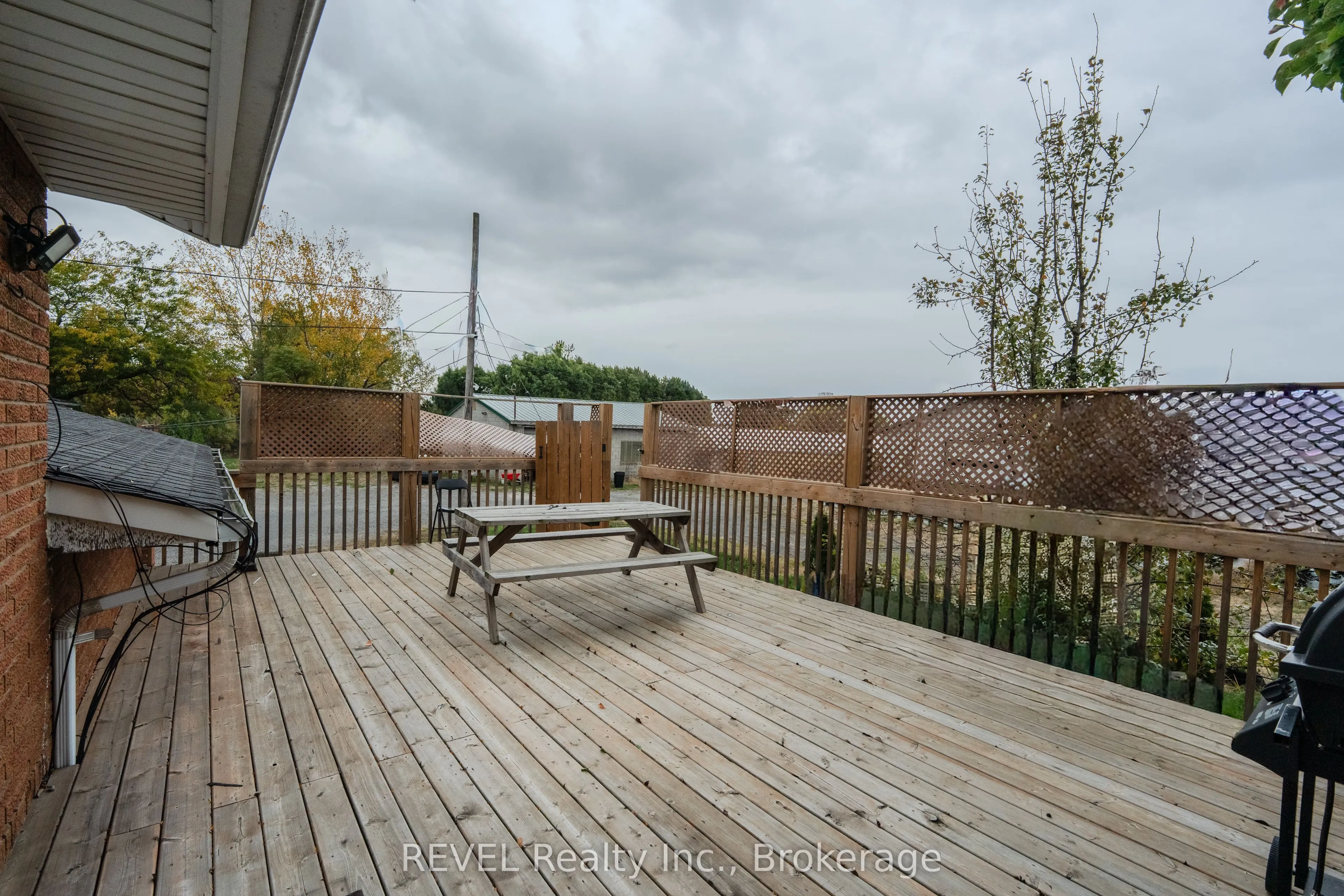 1269 1273 LARKIN Road E